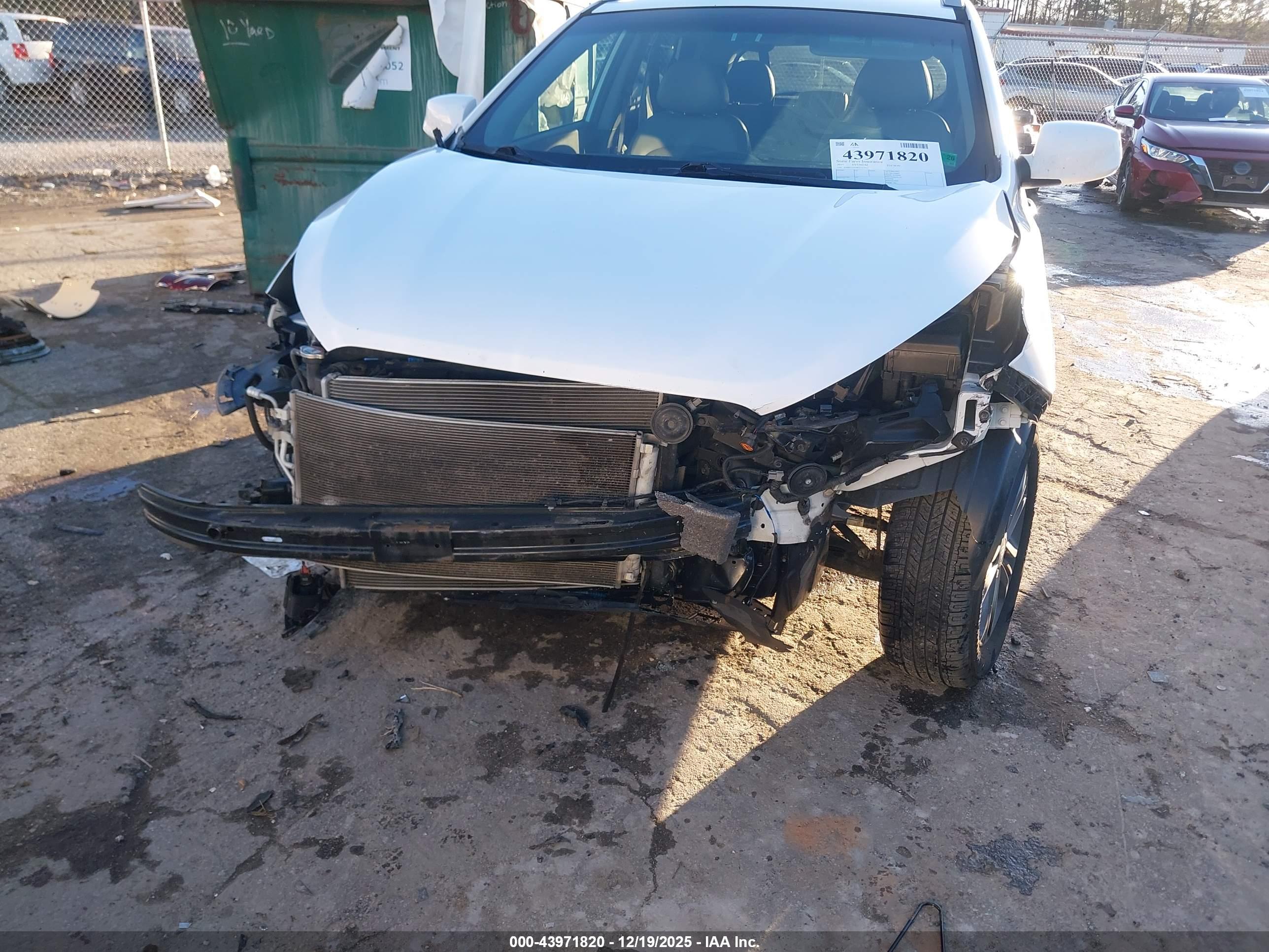 HYUNDAI TUCSON image 6