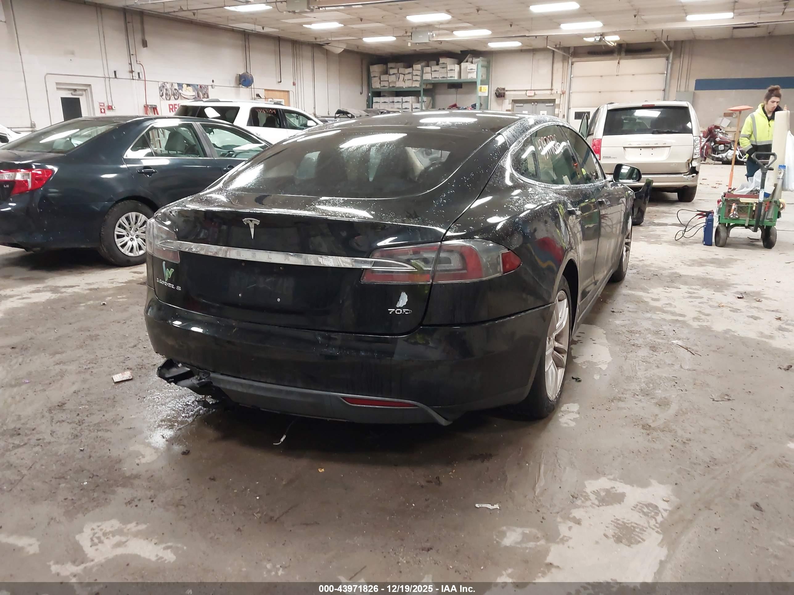 TESLA MODEL image 4