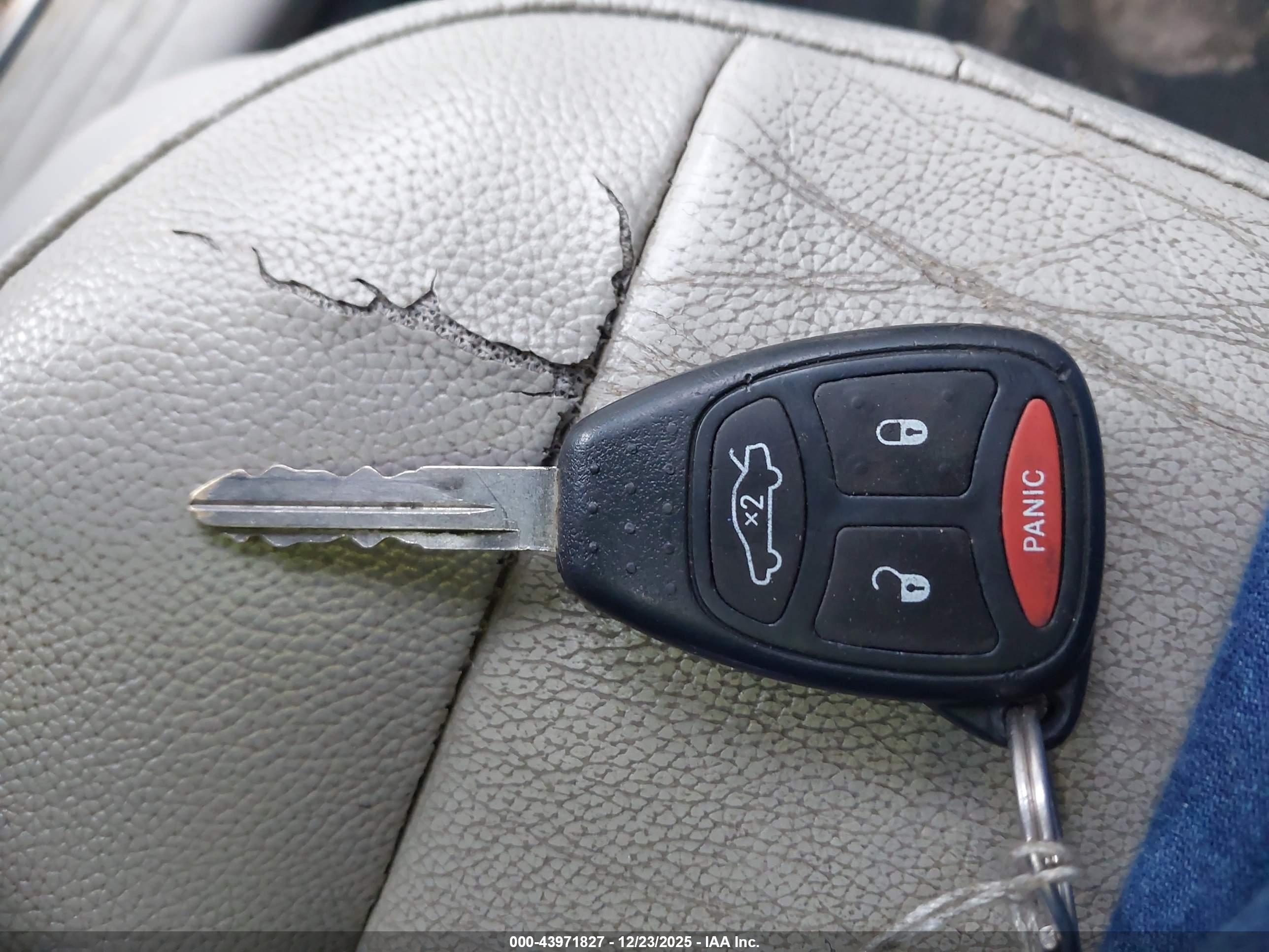 CHRYSLER 300 image 11