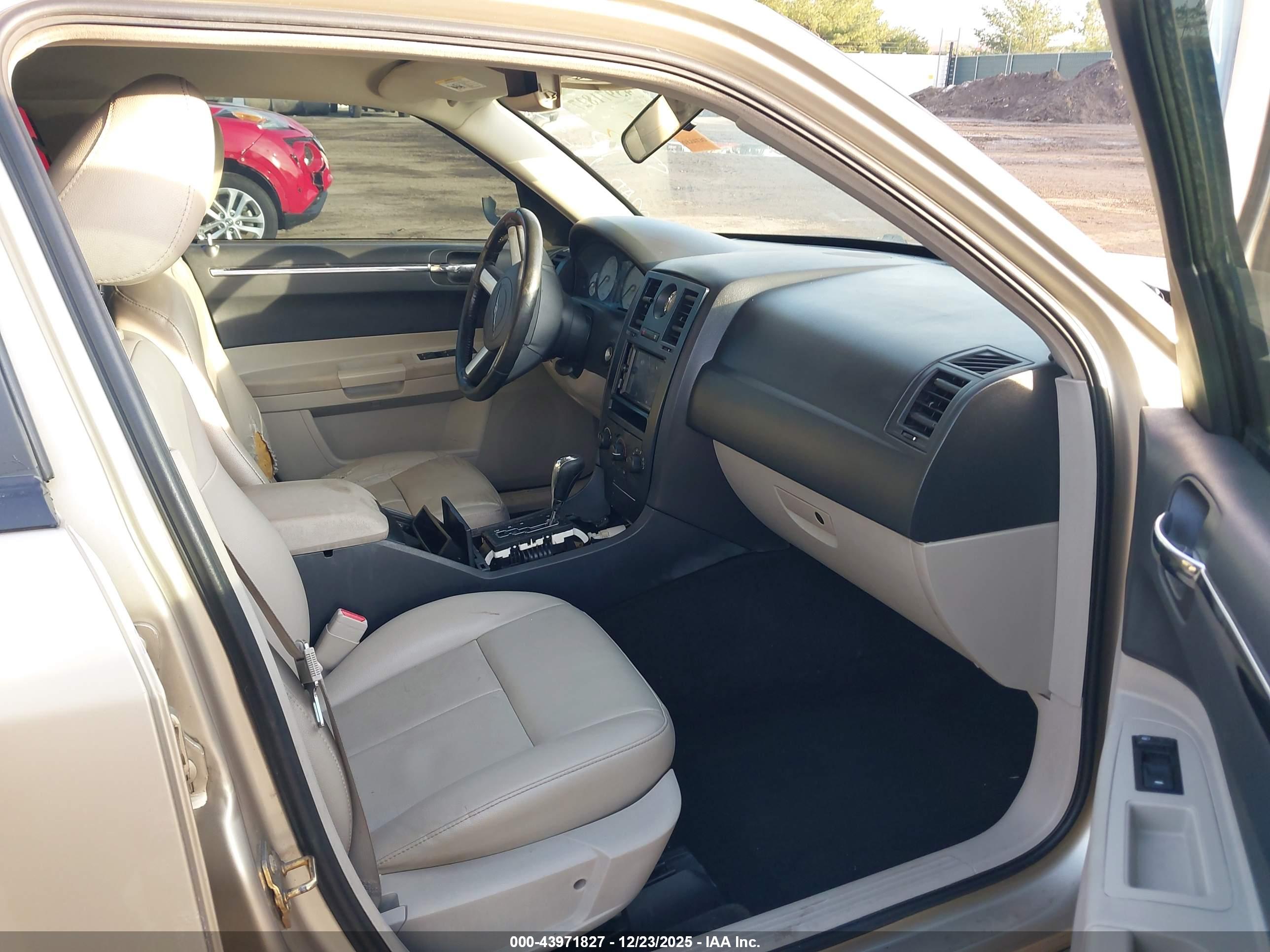 CHRYSLER 300 image 5