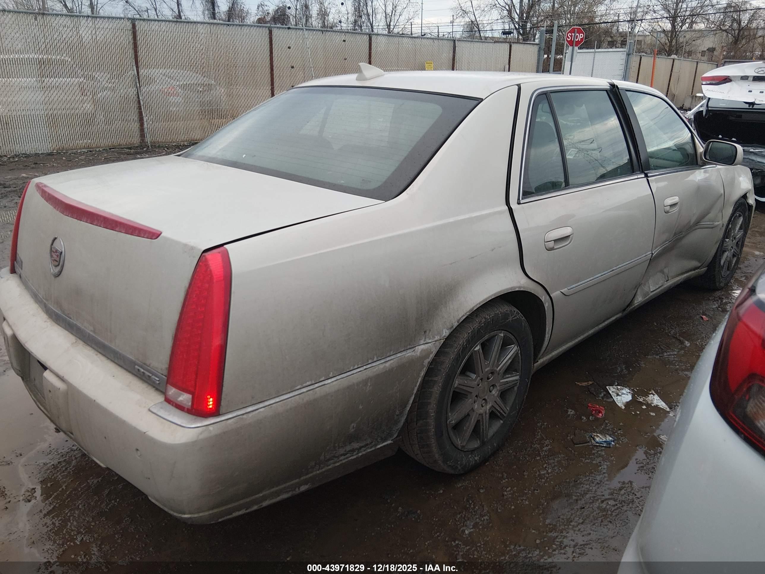 CADILLAC DTS image 4