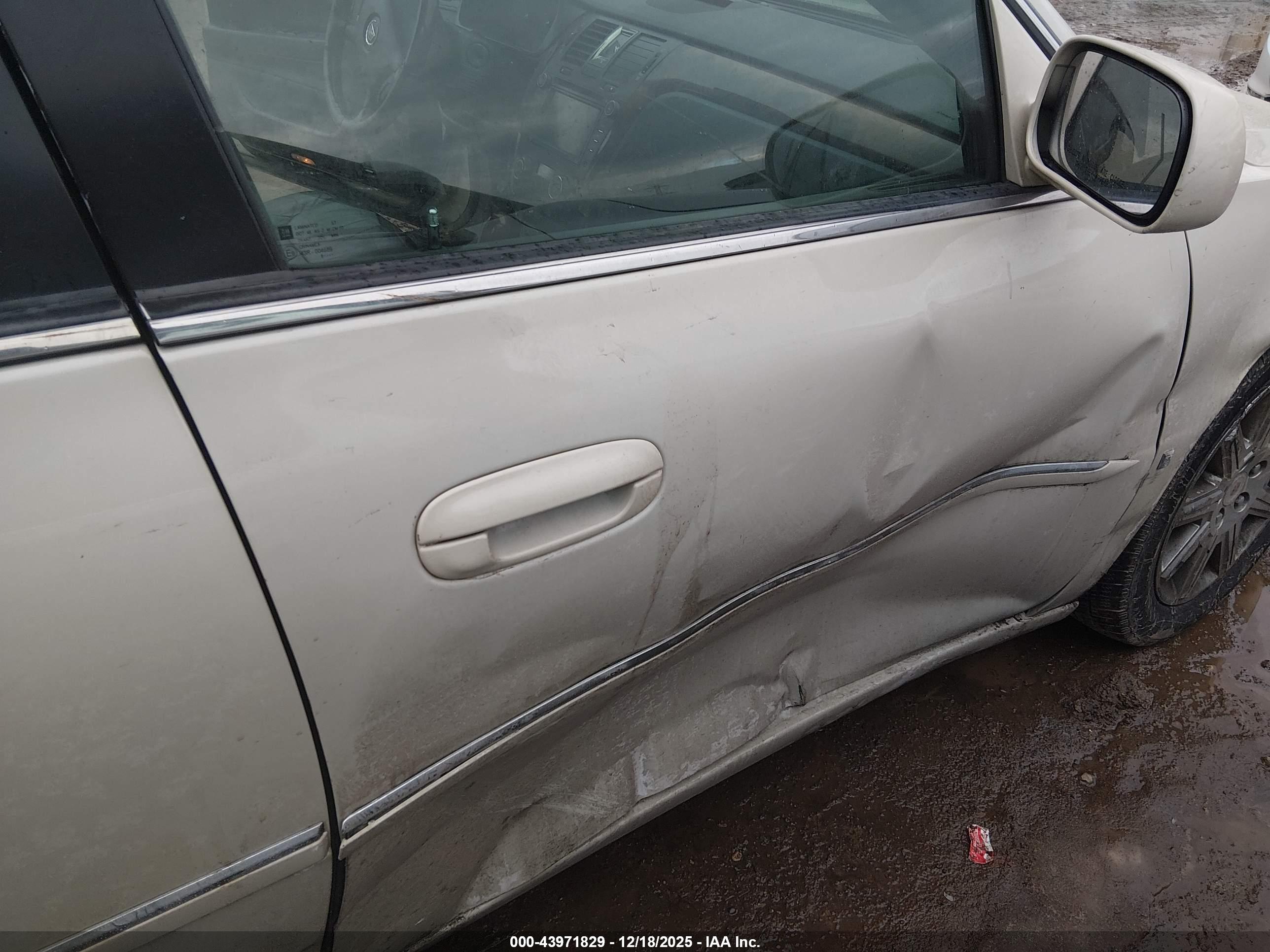 CADILLAC DTS image 6