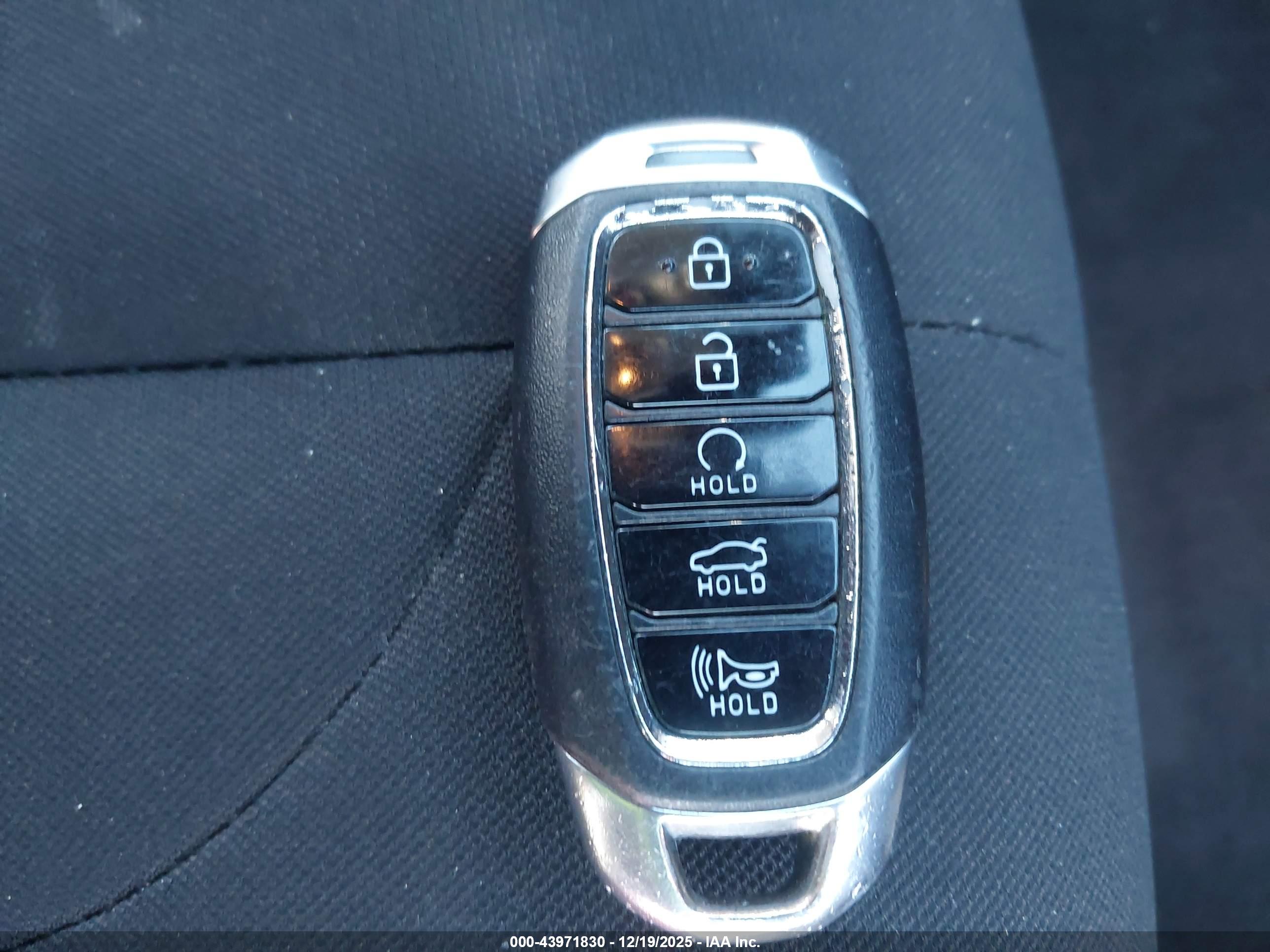HYUNDAI ELANTRA image 11