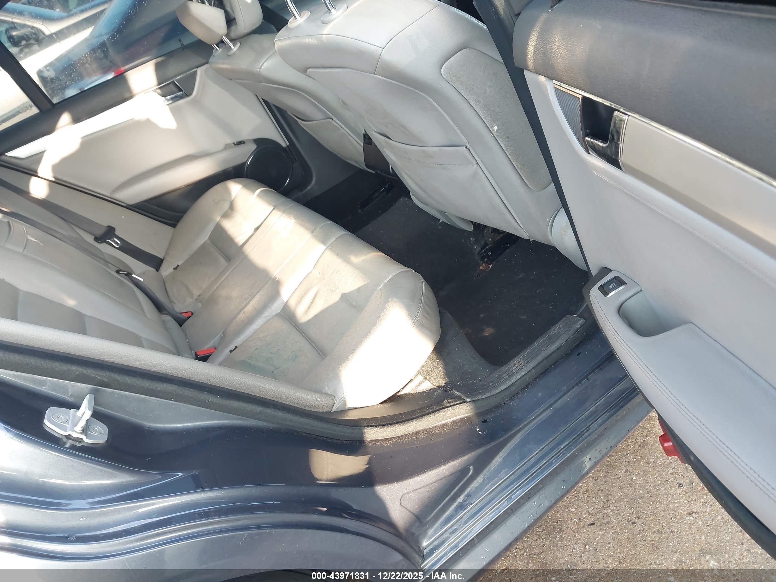 MERCEDES-BENZ C image 8