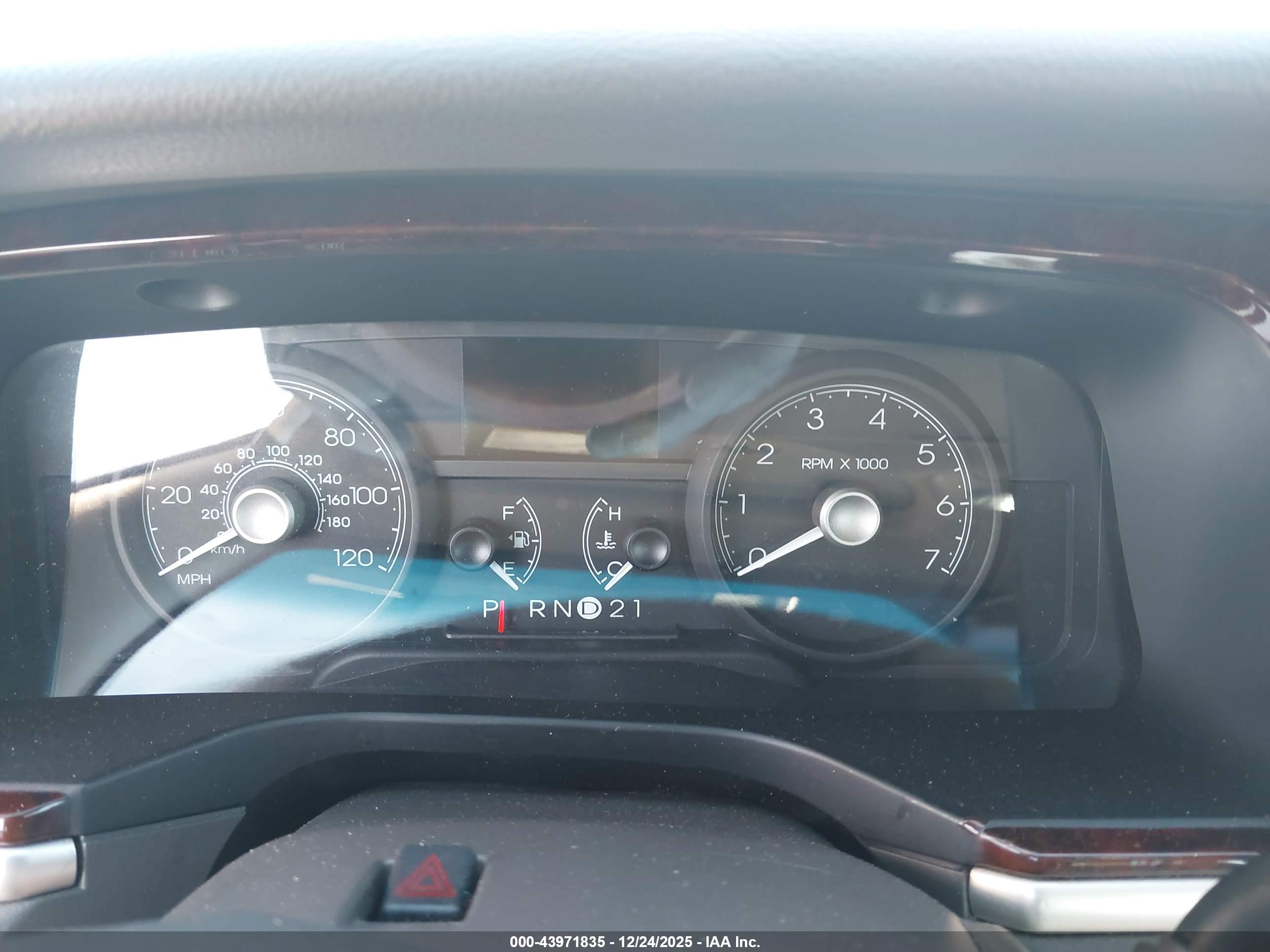 LINCOLN TOWN image 7