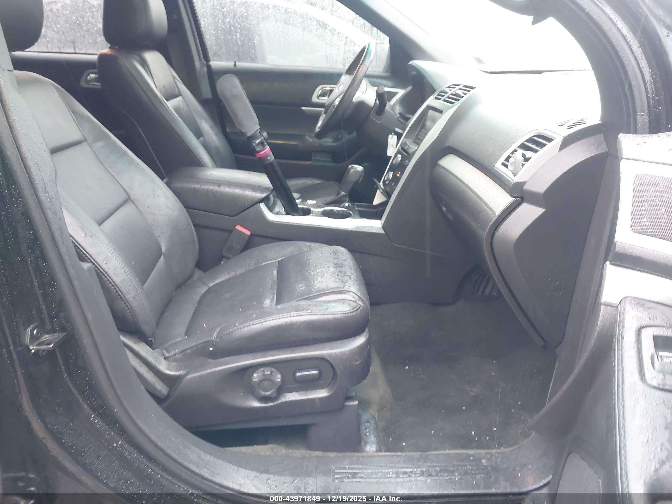 FORD EXPLORER image 5