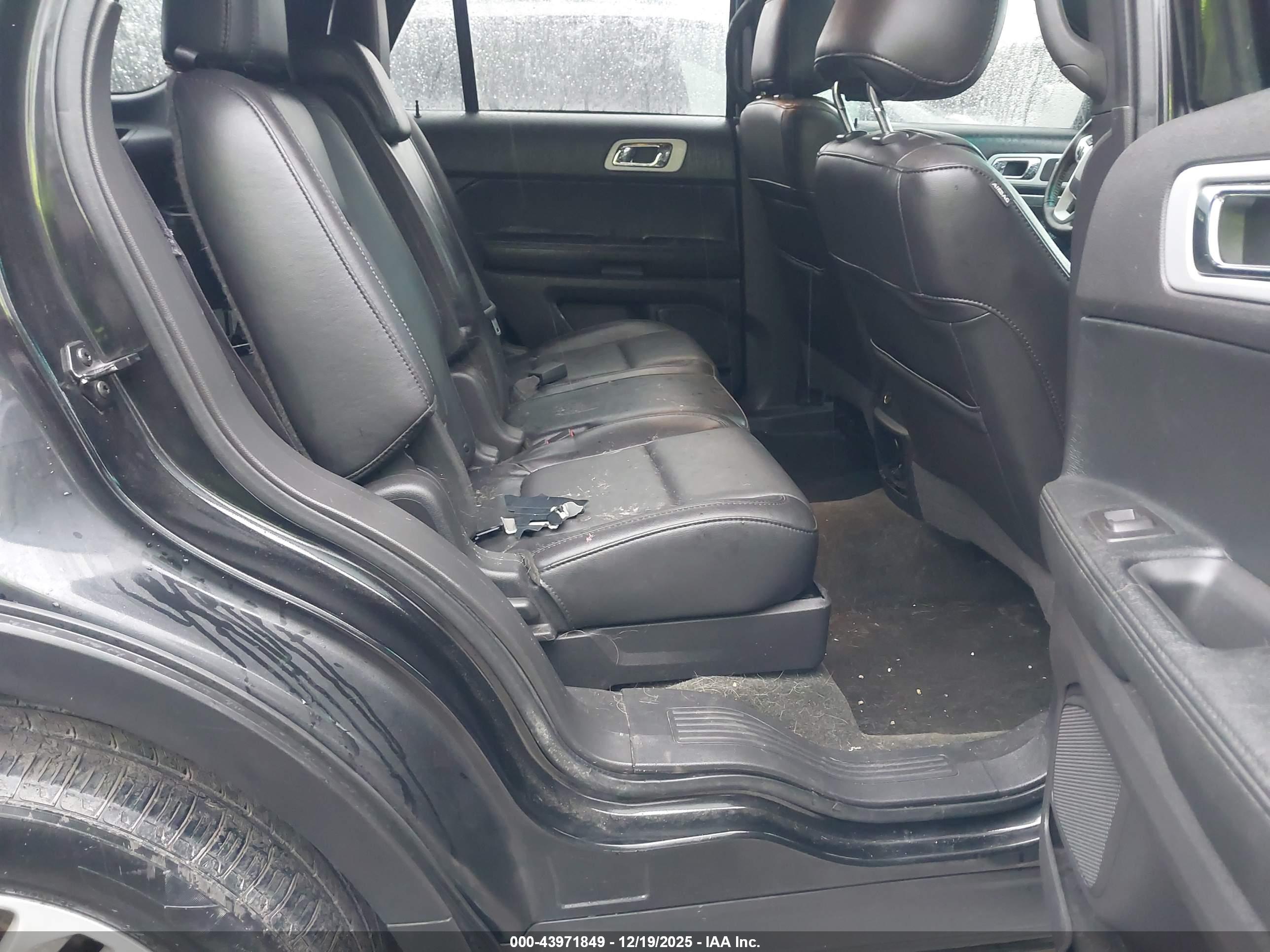 FORD EXPLORER image 8