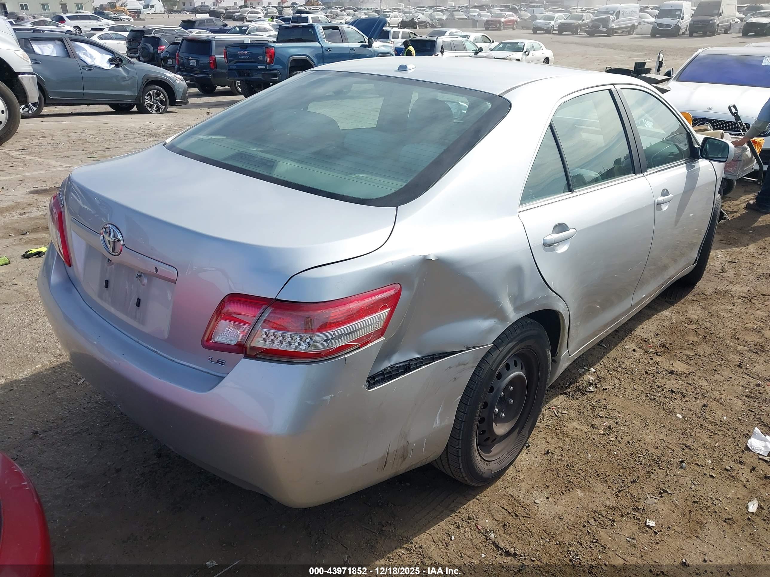 TOYOTA CAMRY image 4