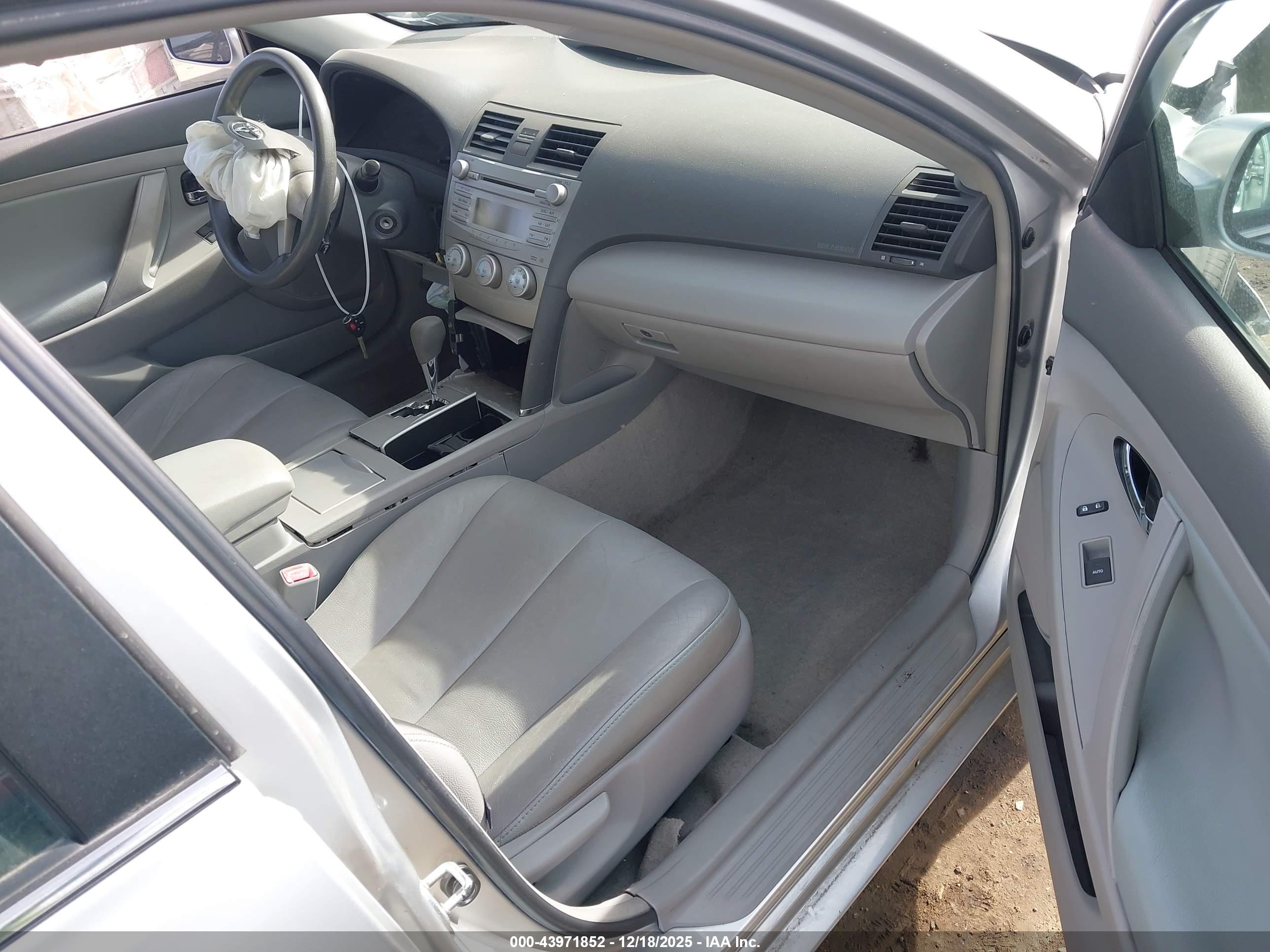 TOYOTA CAMRY image 5