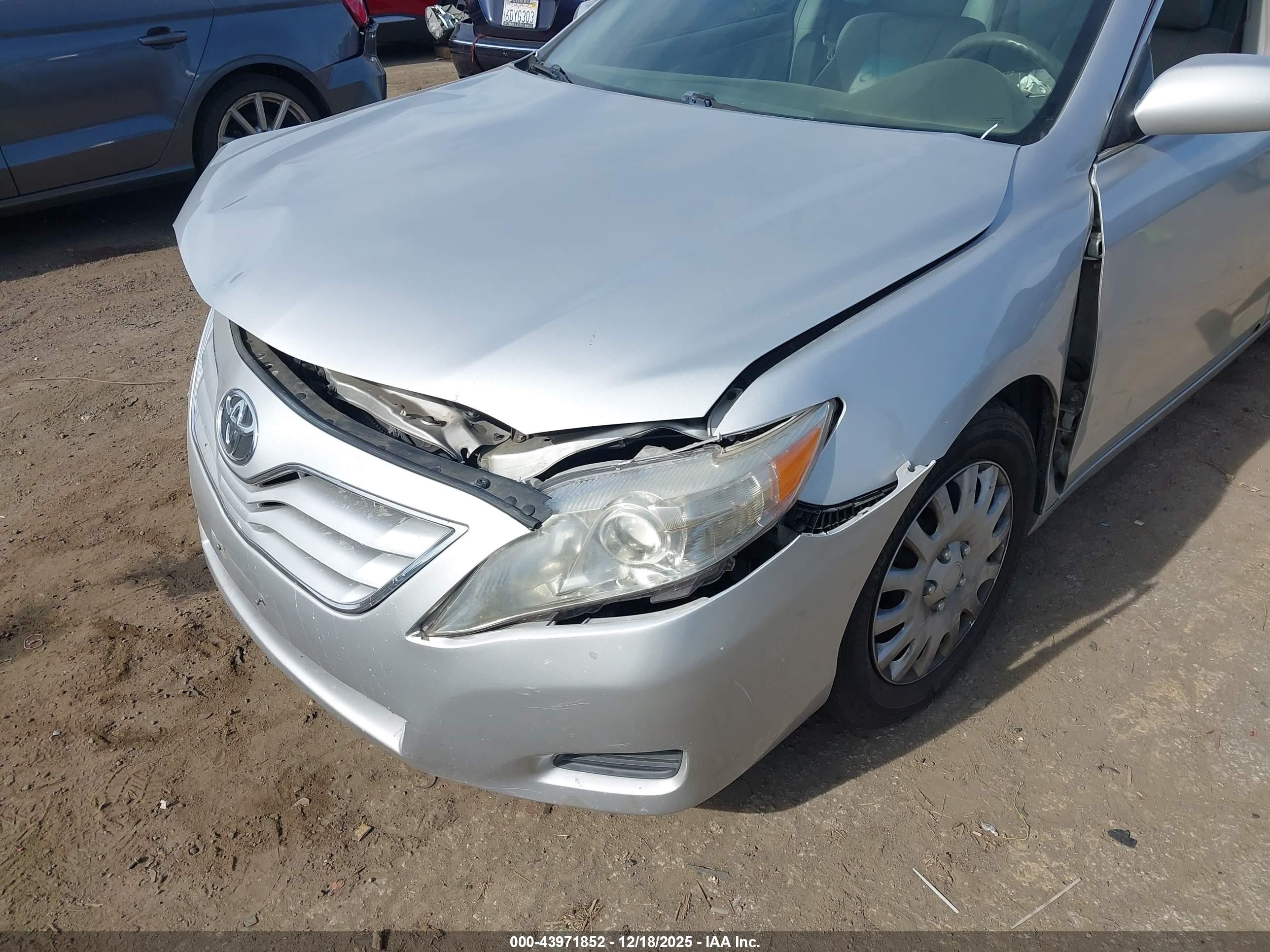 TOYOTA CAMRY image 6