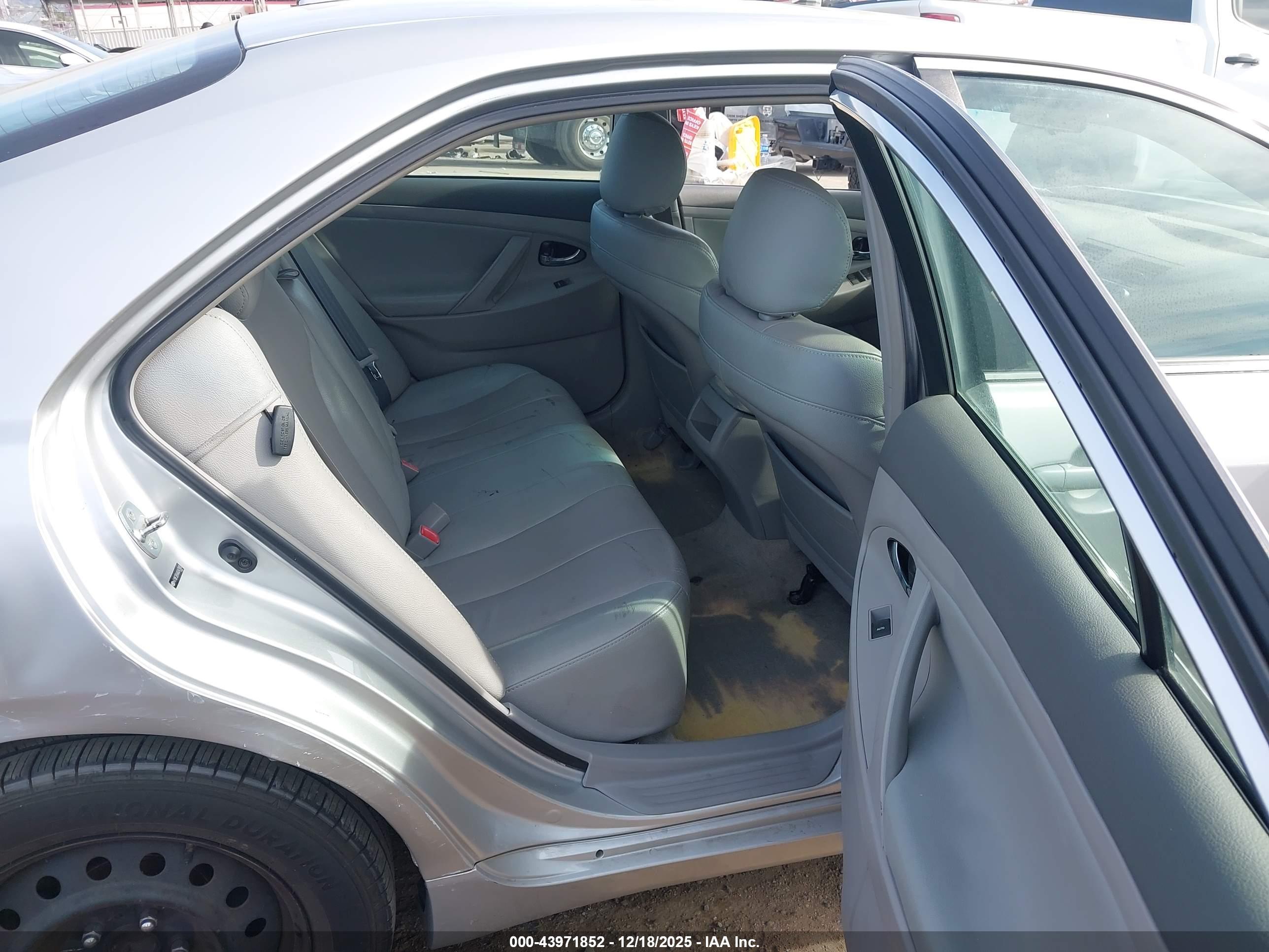 TOYOTA CAMRY image 8