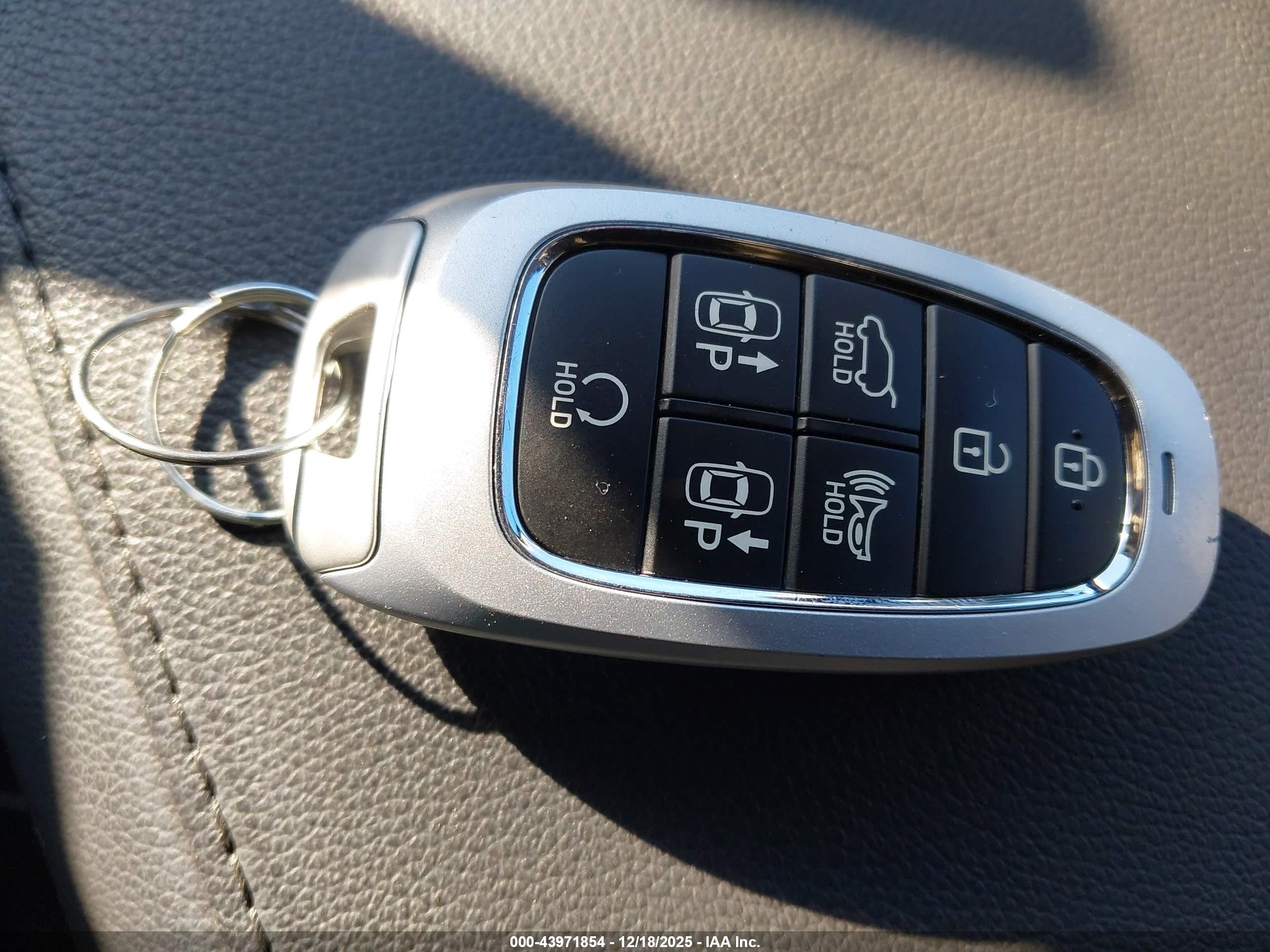 HYUNDAI TUCSON image 11