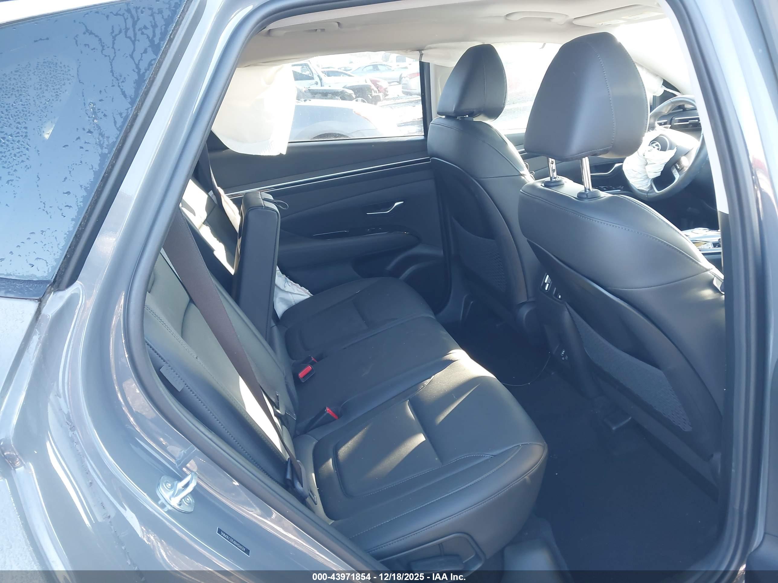 HYUNDAI TUCSON image 8