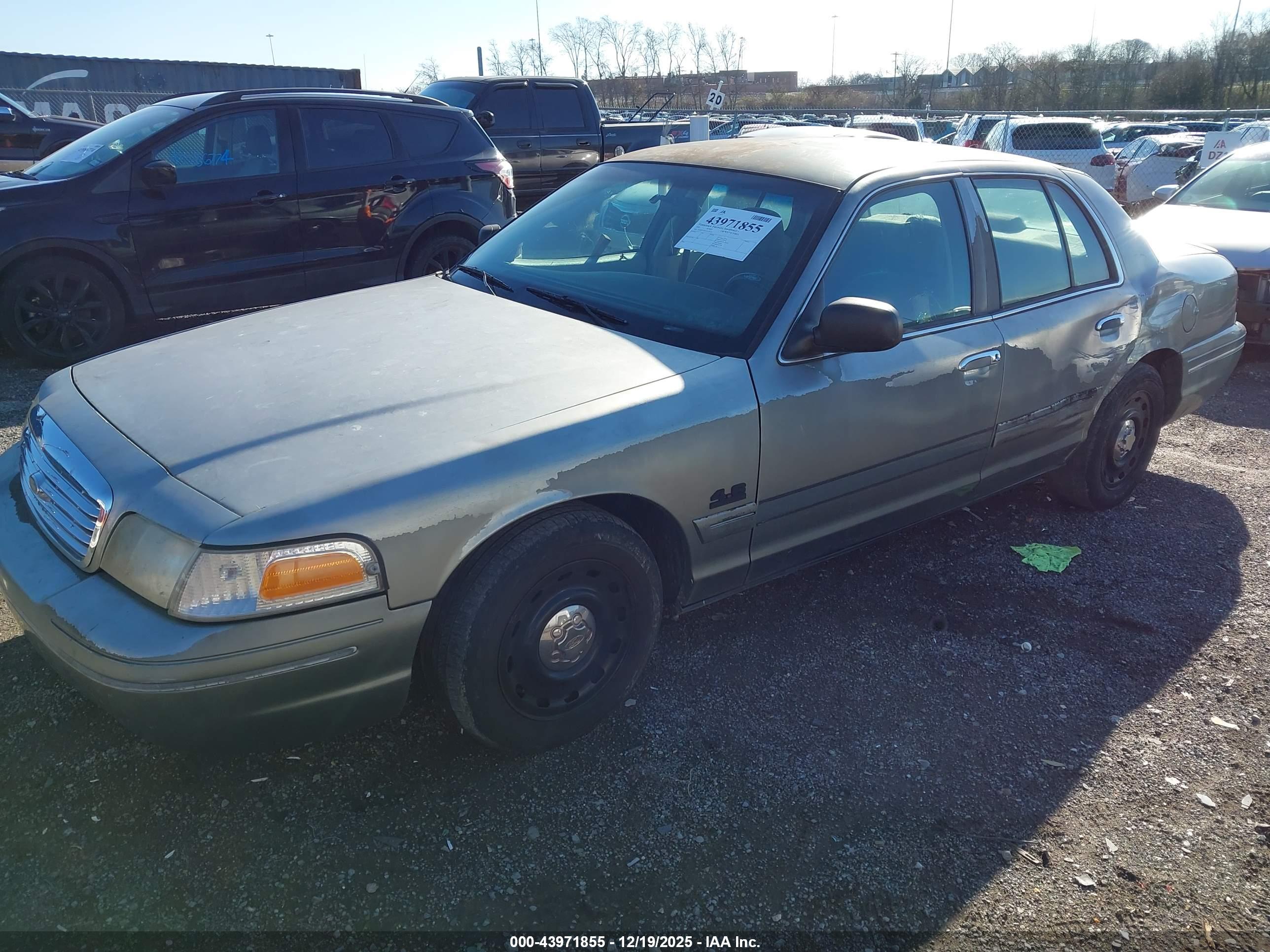 FORD CROWN image 2