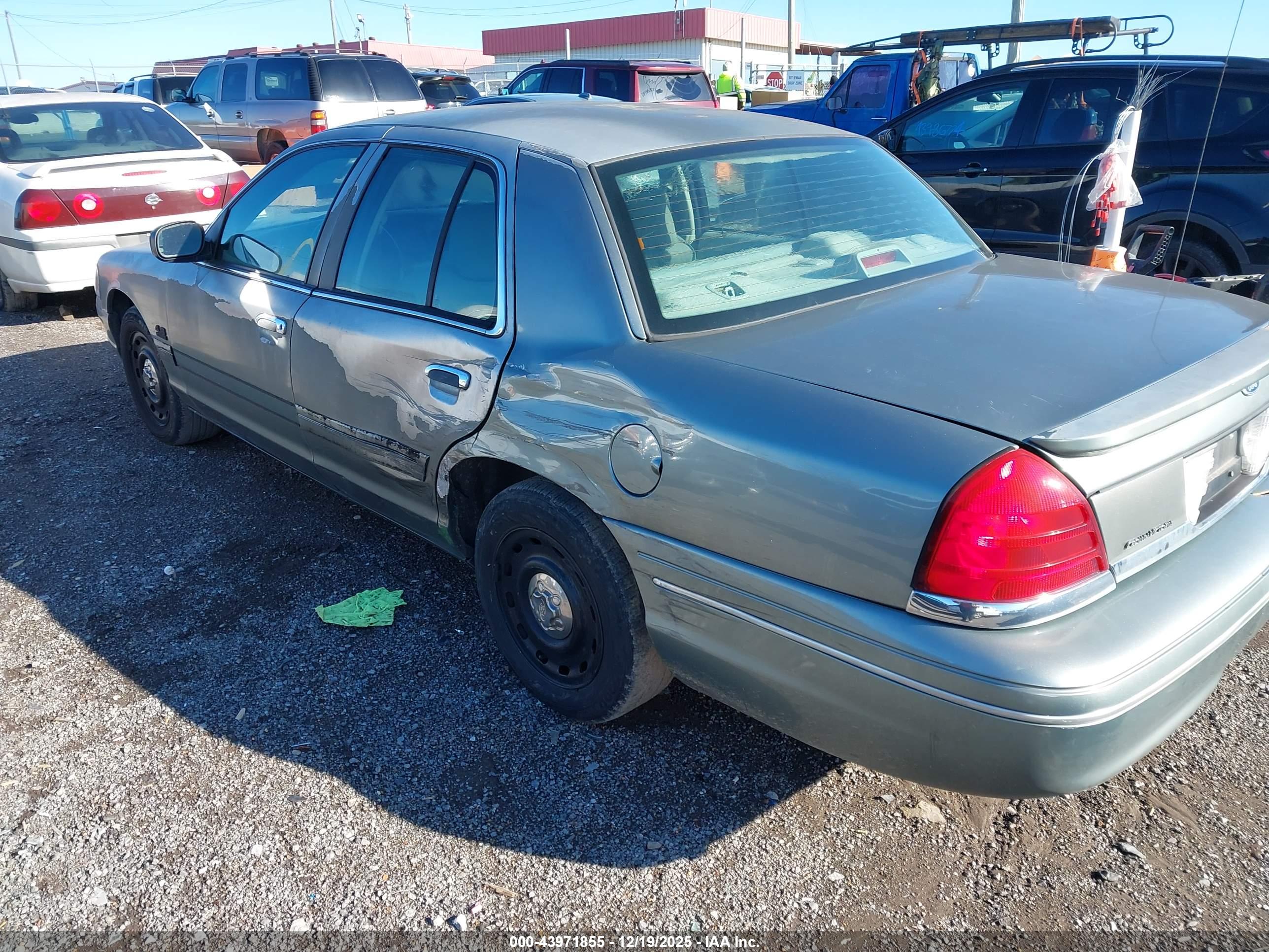 FORD CROWN image 3