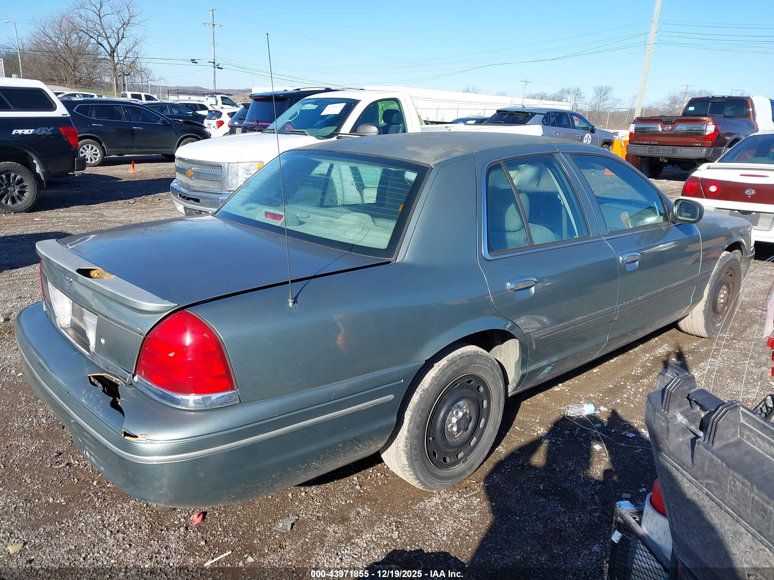 FORD CROWN image 4