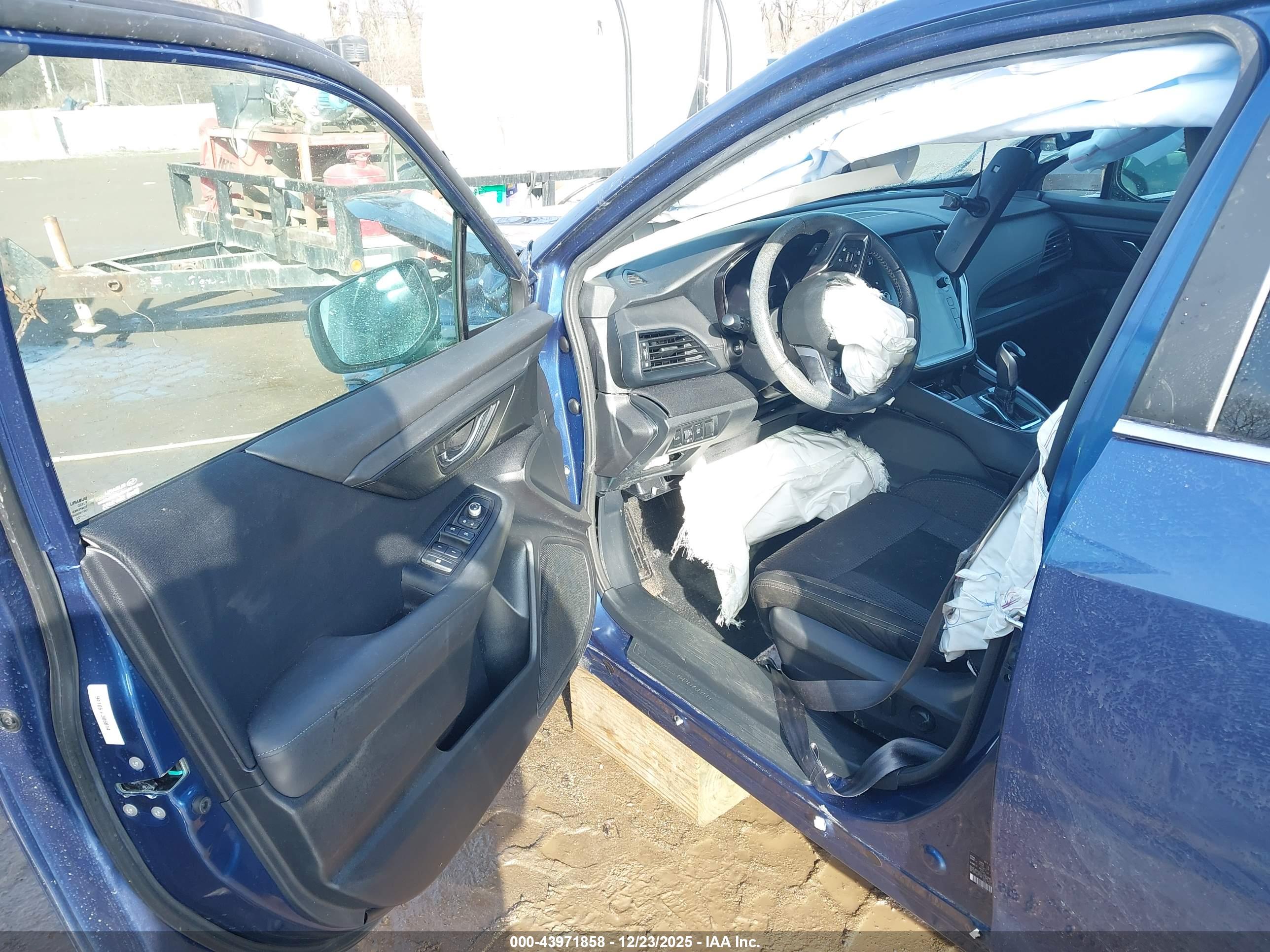 SUBARU OUTBACK image 5