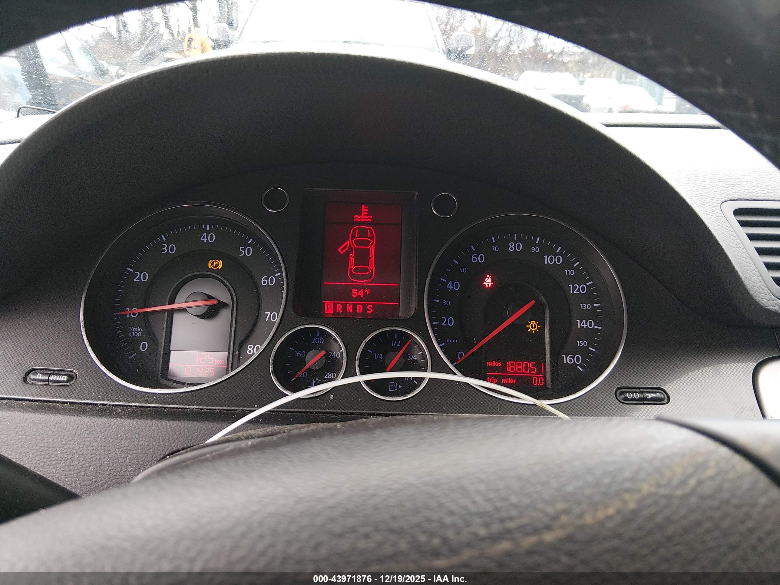 VOLKSWAGEN PASSAT image 7