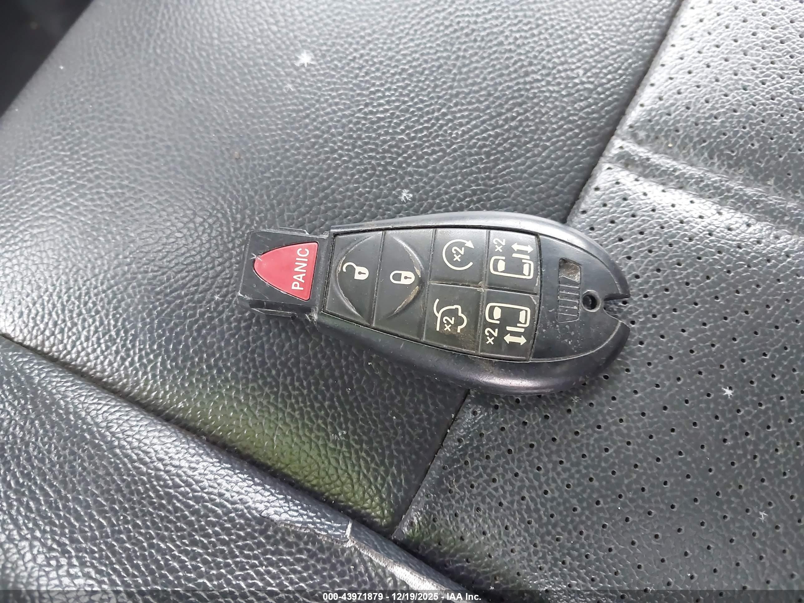 CHRYSLER TOWN image 11