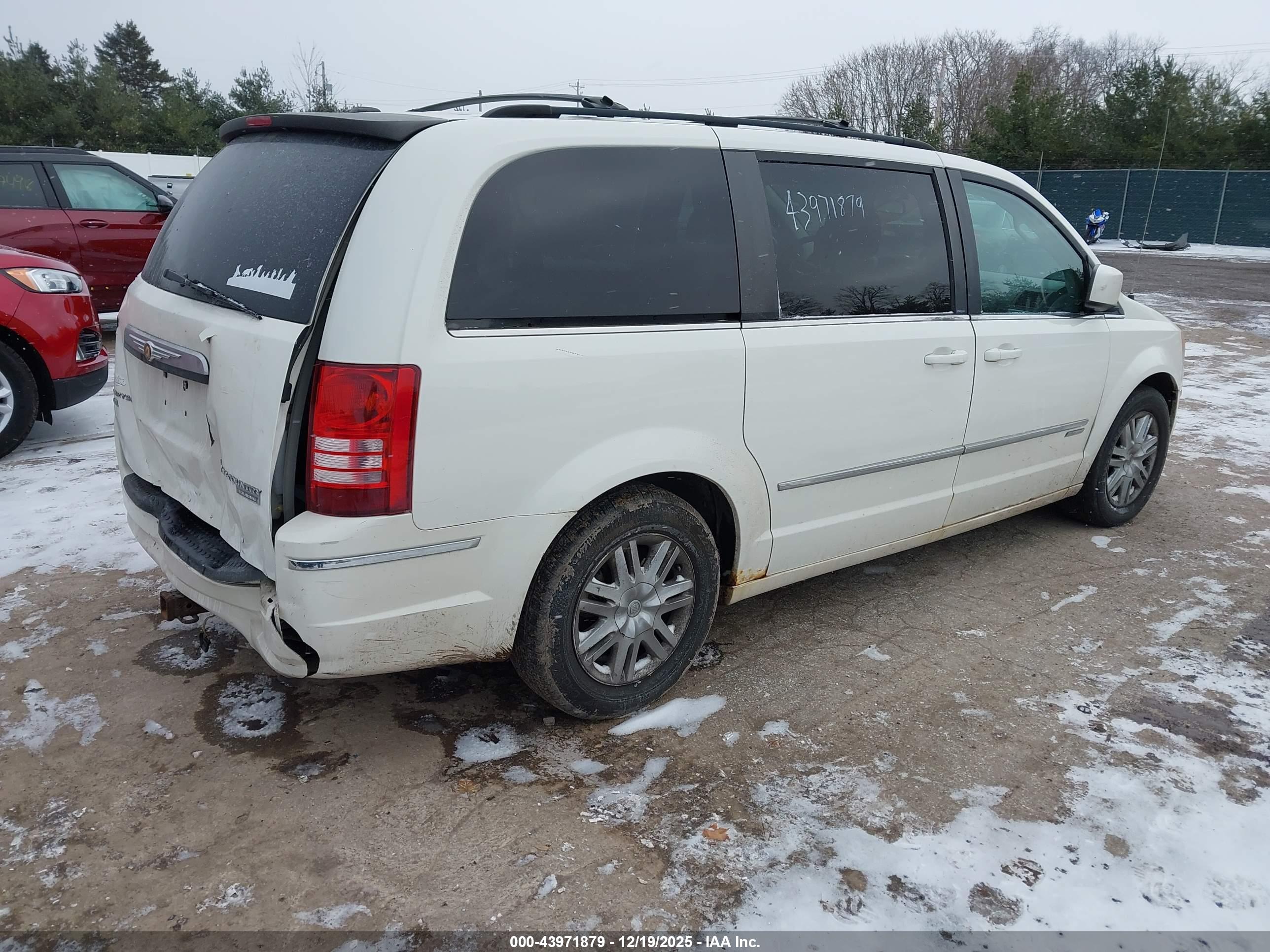 CHRYSLER TOWN image 4