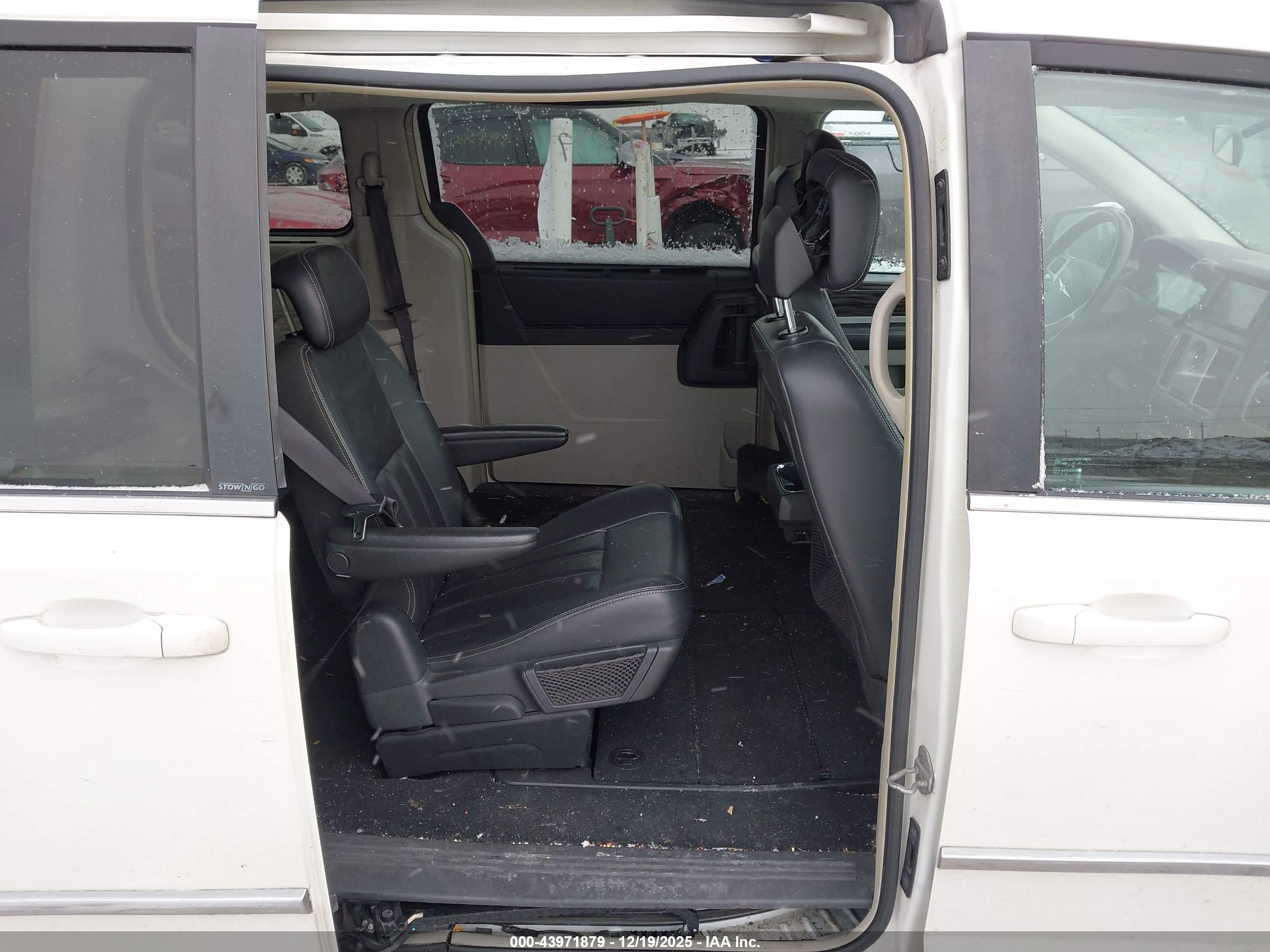 CHRYSLER TOWN image 8