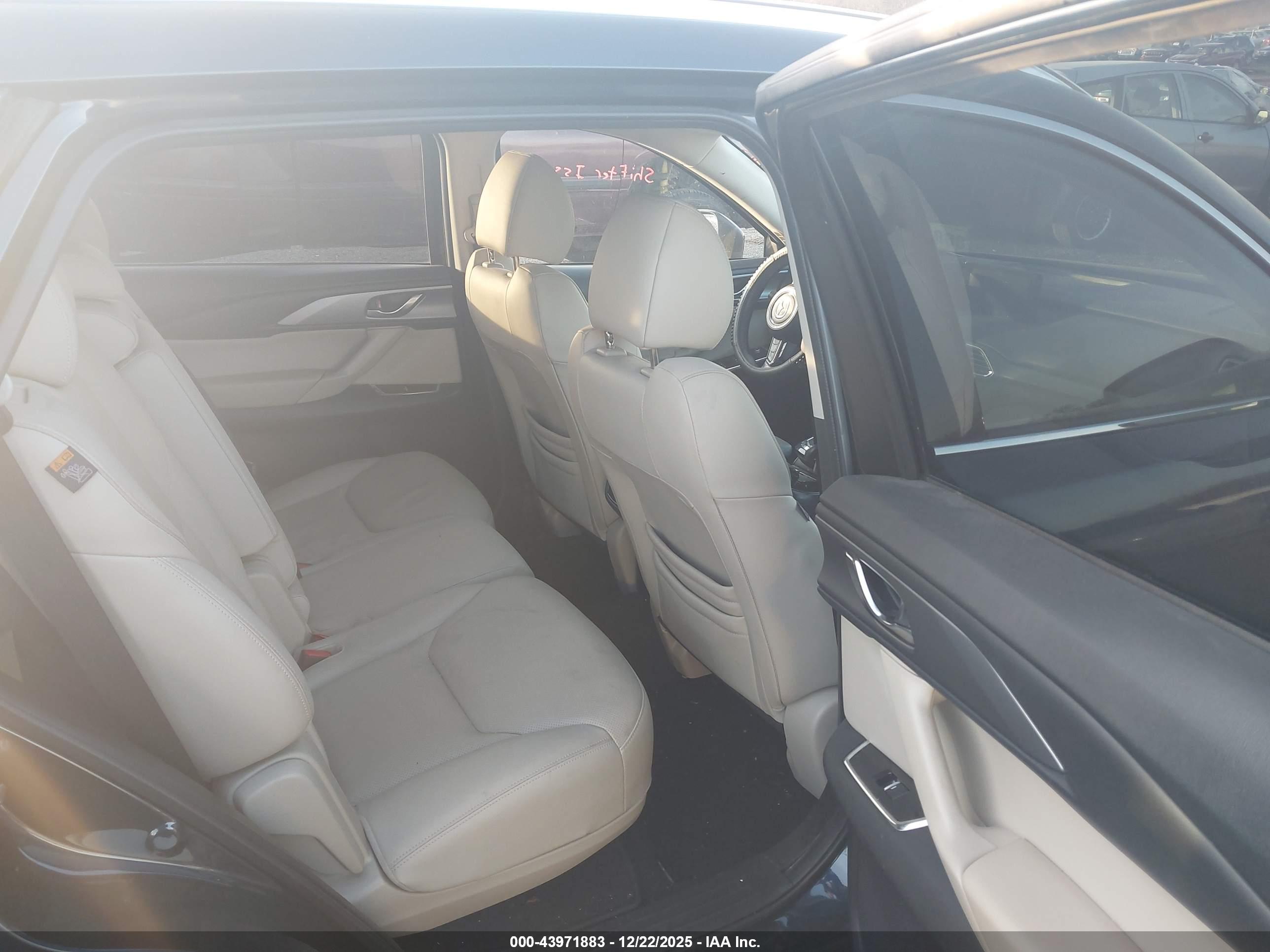 MAZDA CX-9 image 8