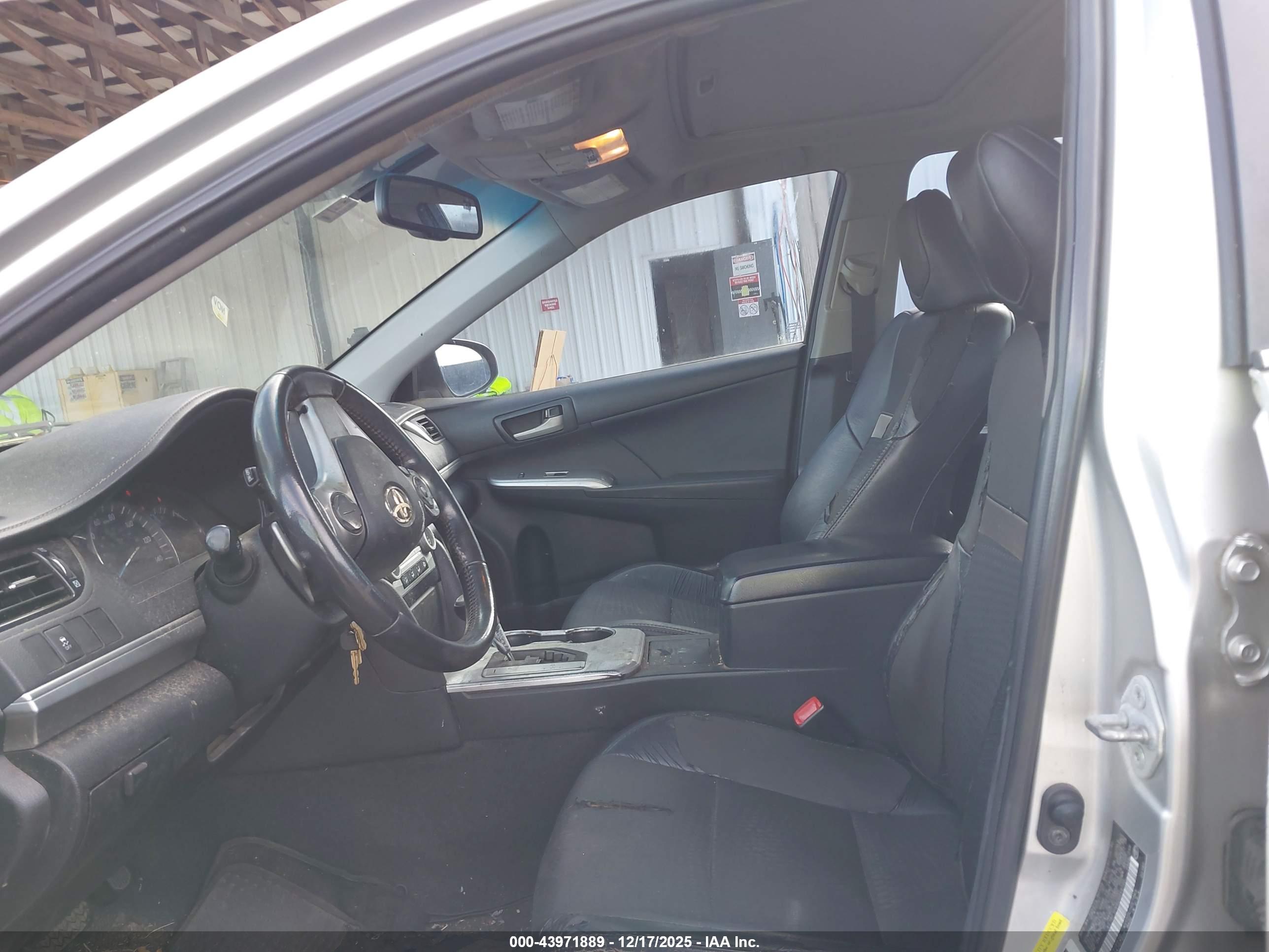 TOYOTA CAMRY image 5