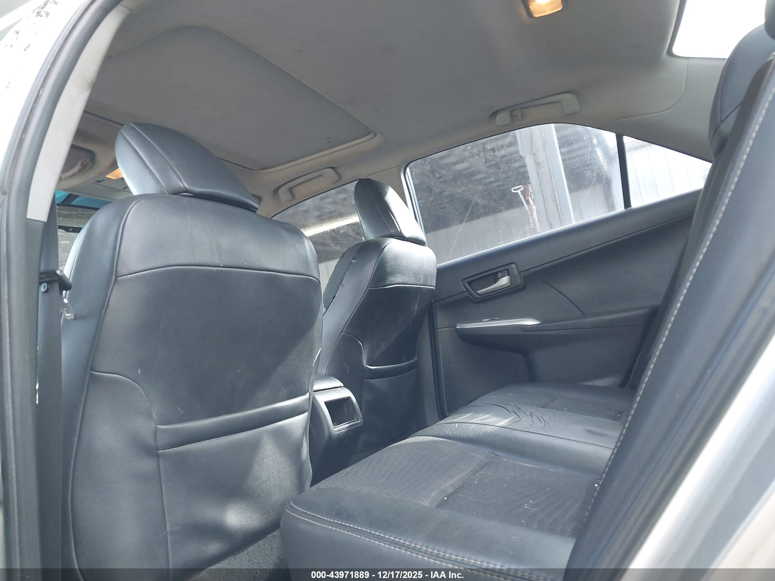 TOYOTA CAMRY image 8