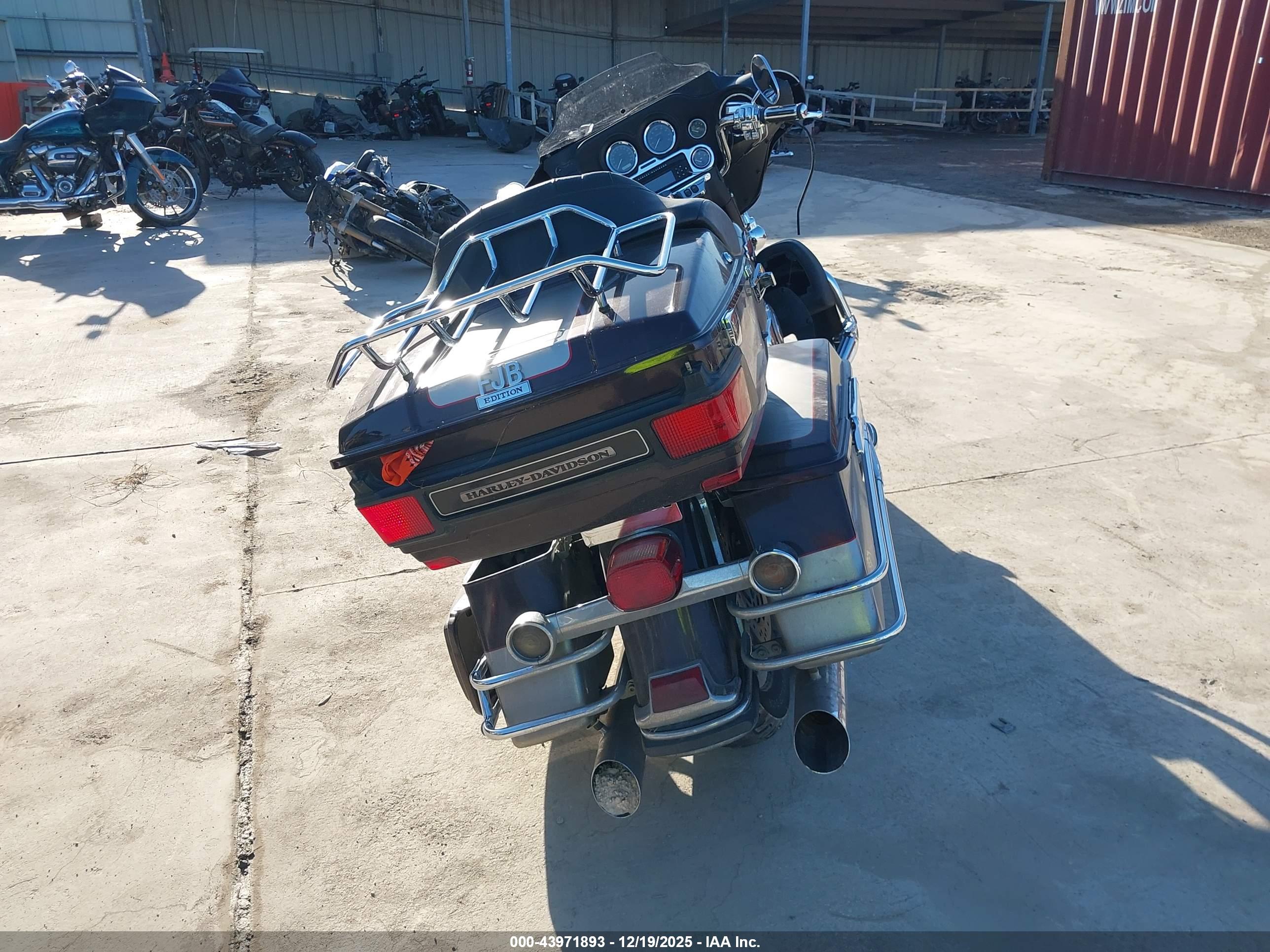HARLEY-DAVIDSON FLHTCUI image 6
