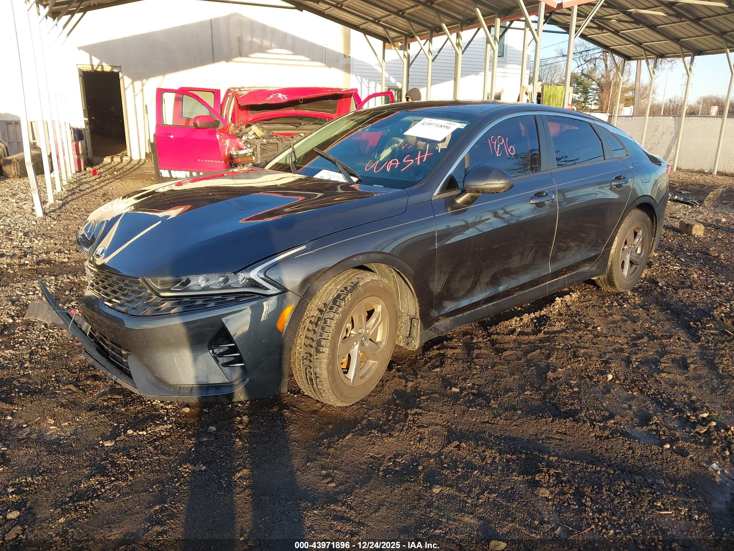 KIA K5 image 2