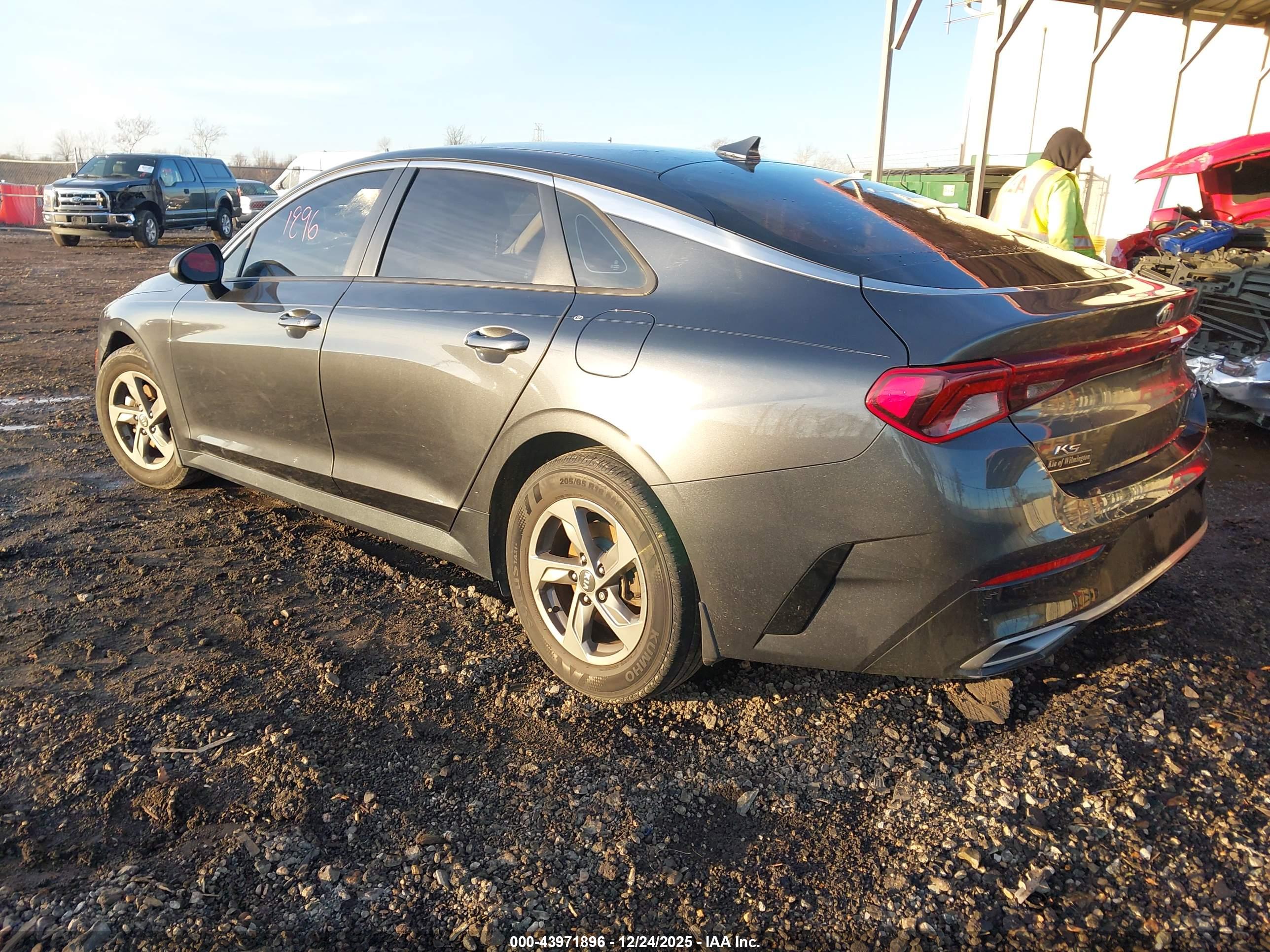 KIA K5 image 3