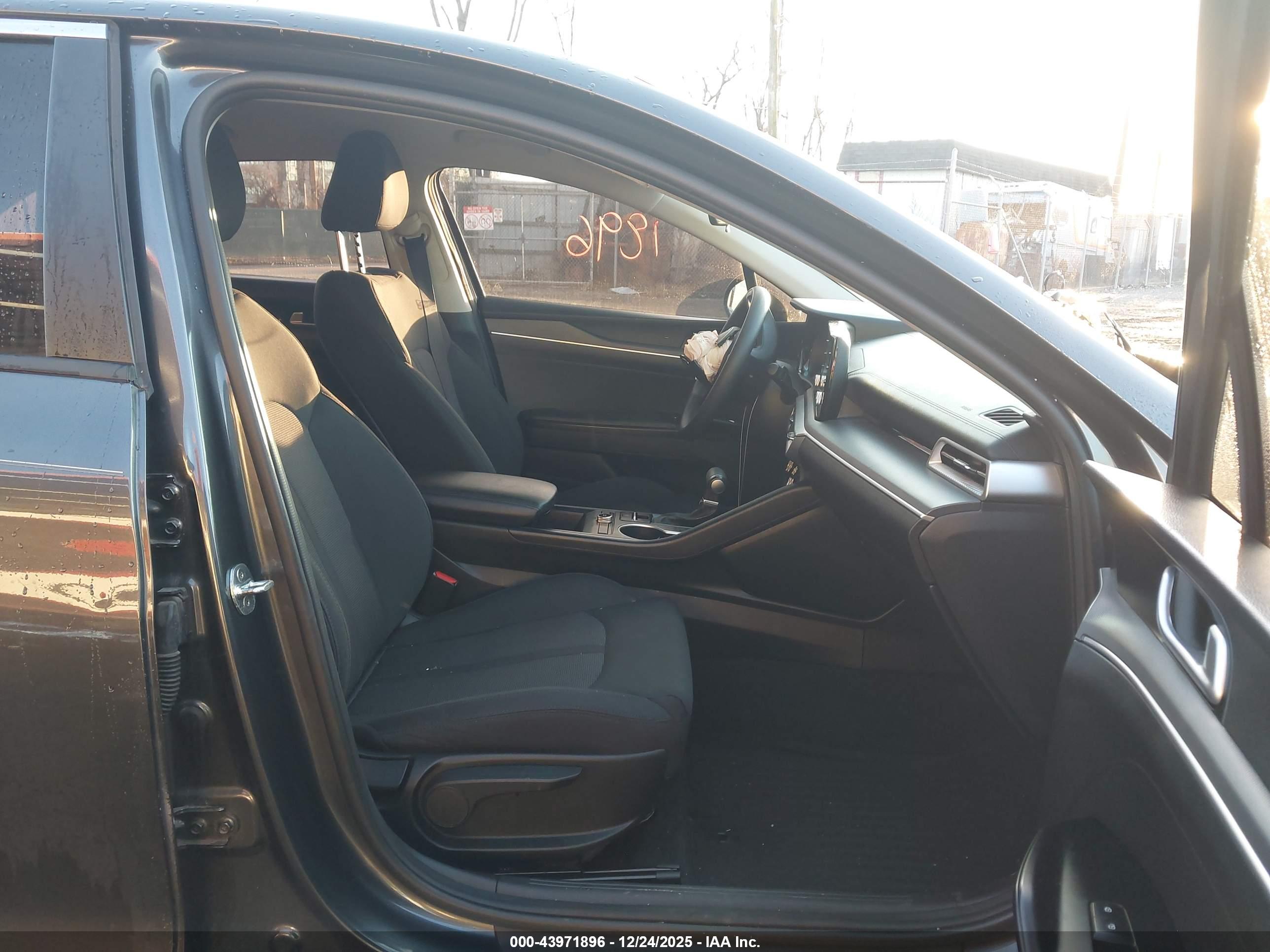 KIA K5 image 5
