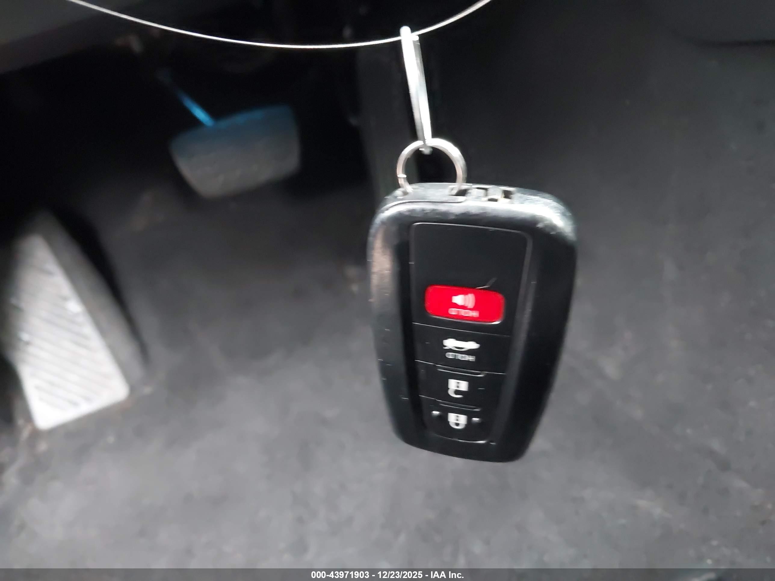 TOYOTA CAMRY image 11