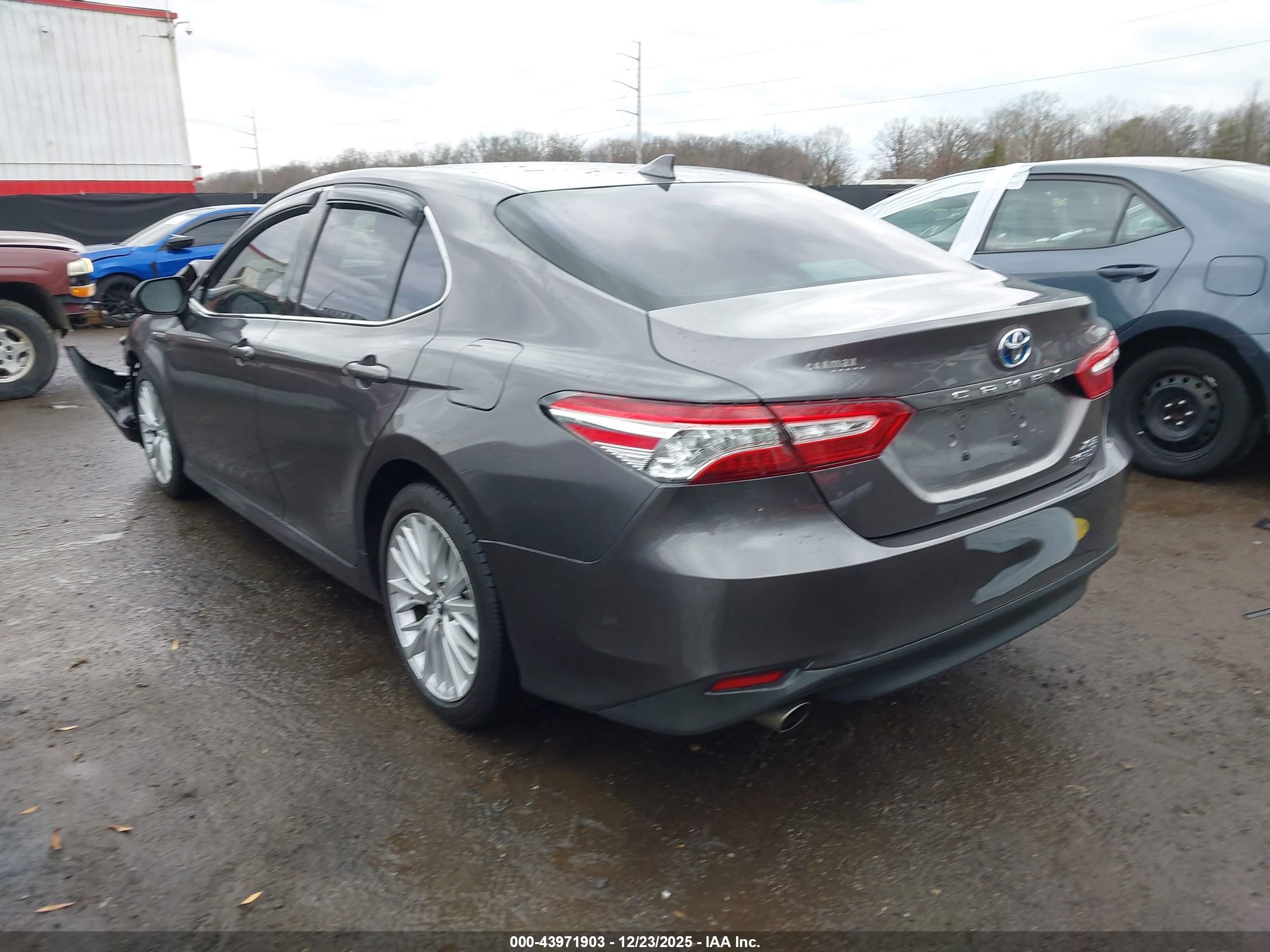 TOYOTA CAMRY image 3