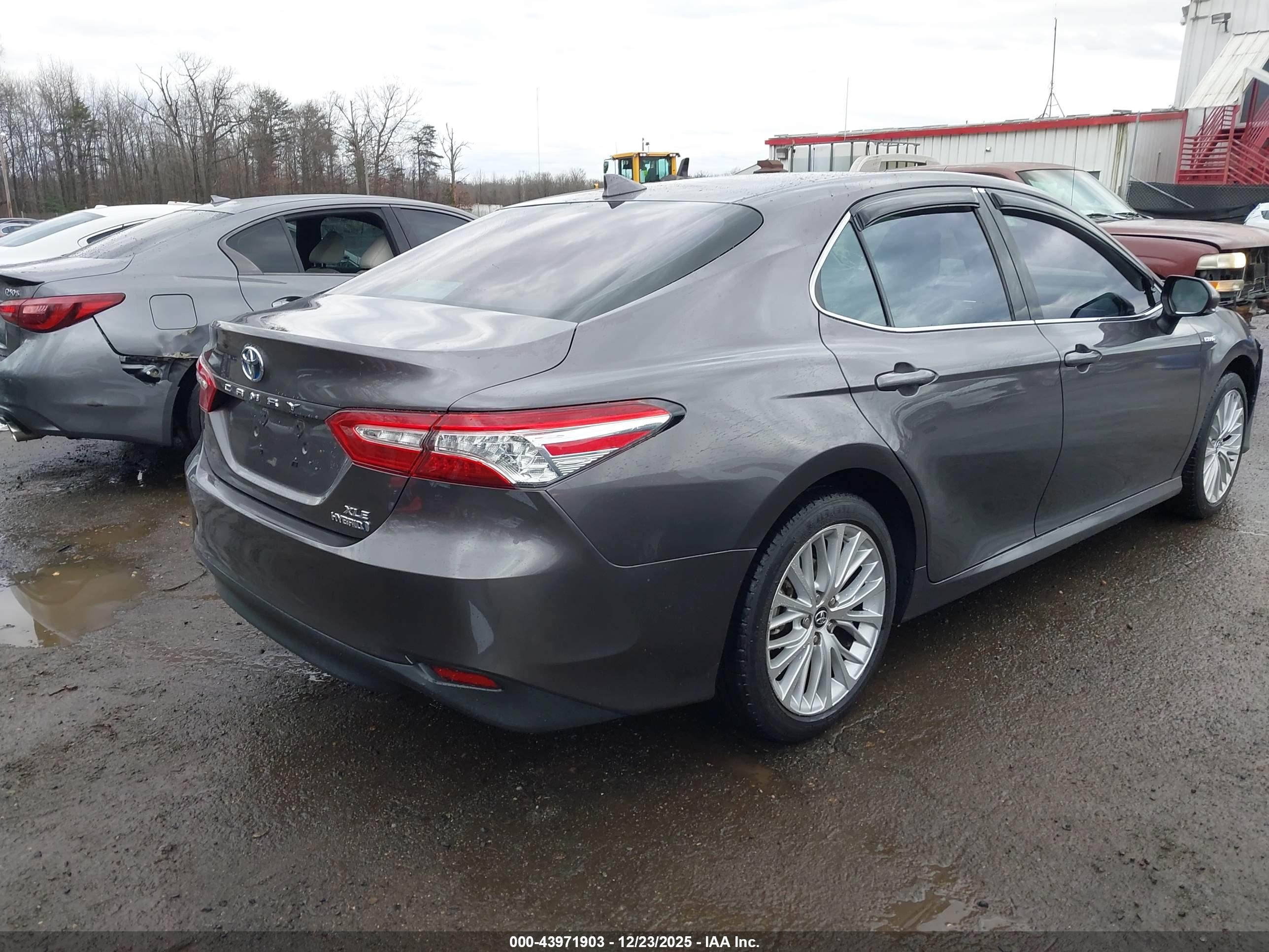 TOYOTA CAMRY image 4