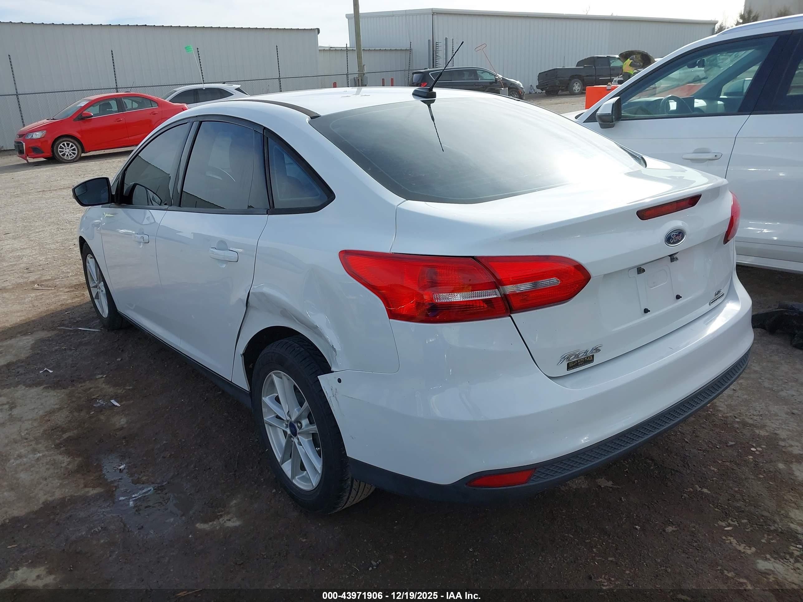 FORD FOCUS image 3