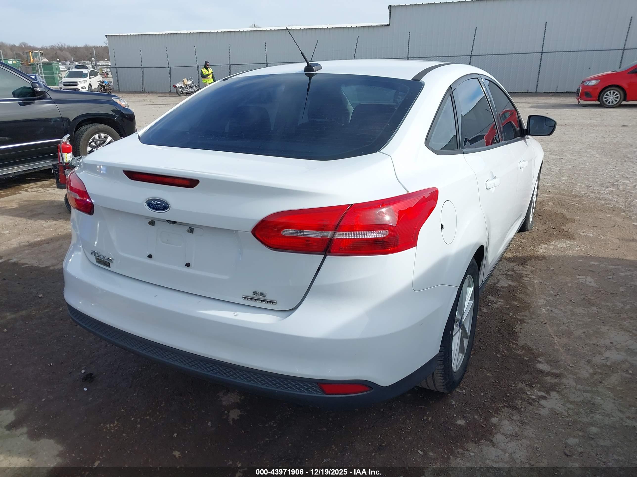 FORD FOCUS image 4