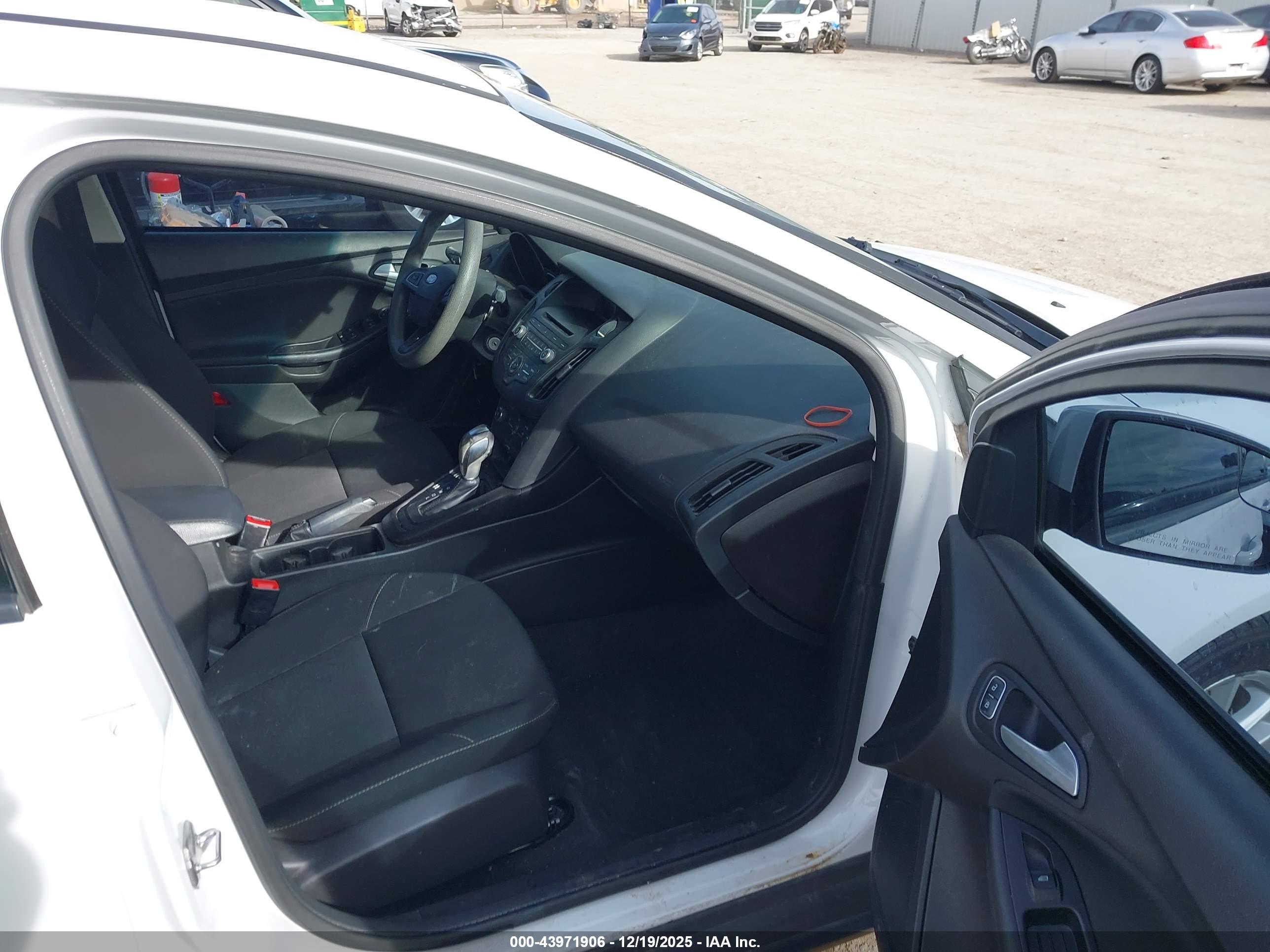 FORD FOCUS image 5