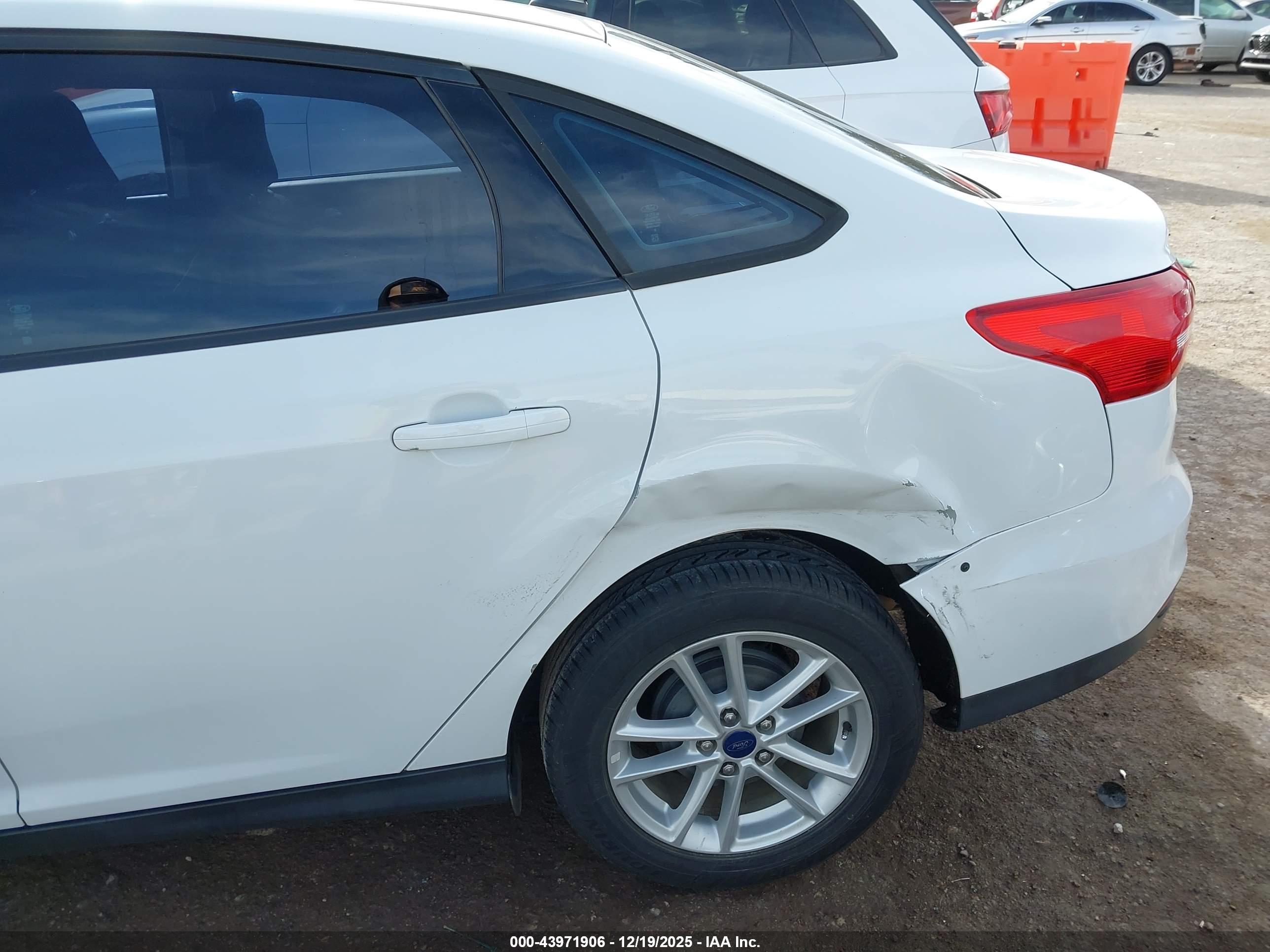 FORD FOCUS image 6