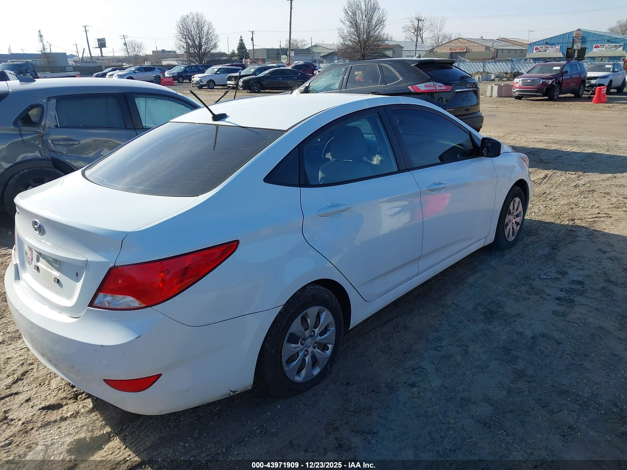 HYUNDAI ACCENT image 4