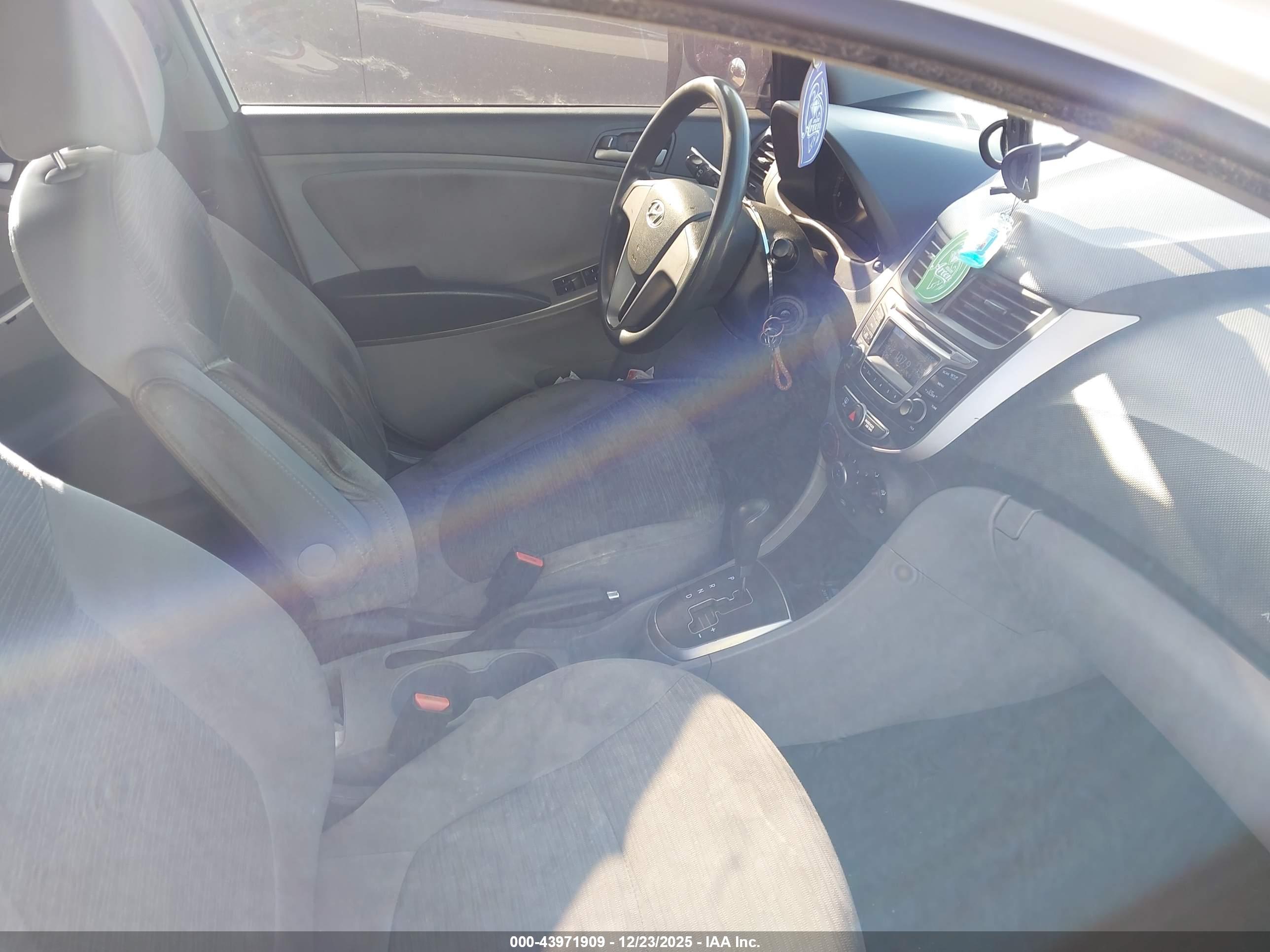 HYUNDAI ACCENT image 5