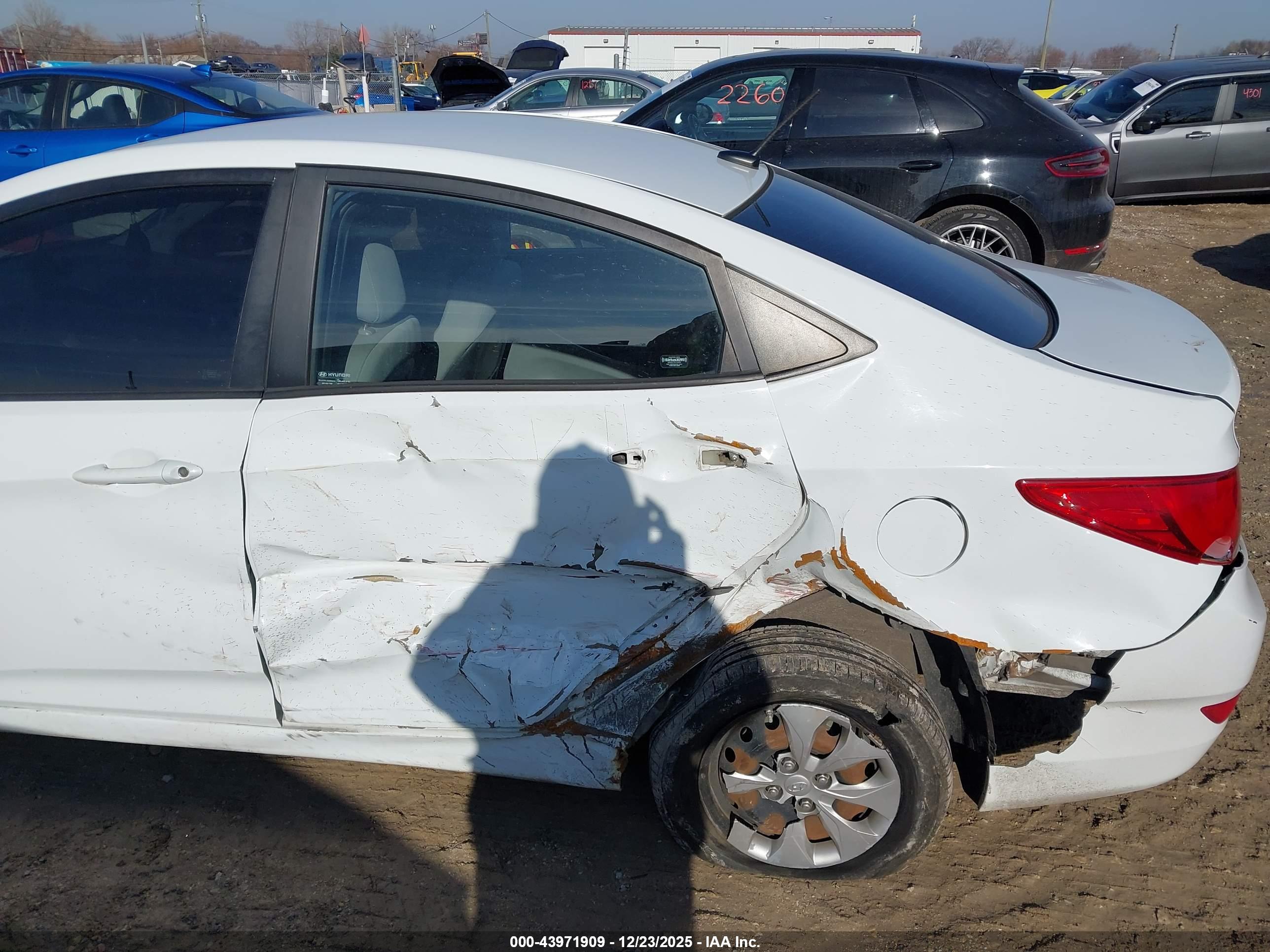 HYUNDAI ACCENT image 6
