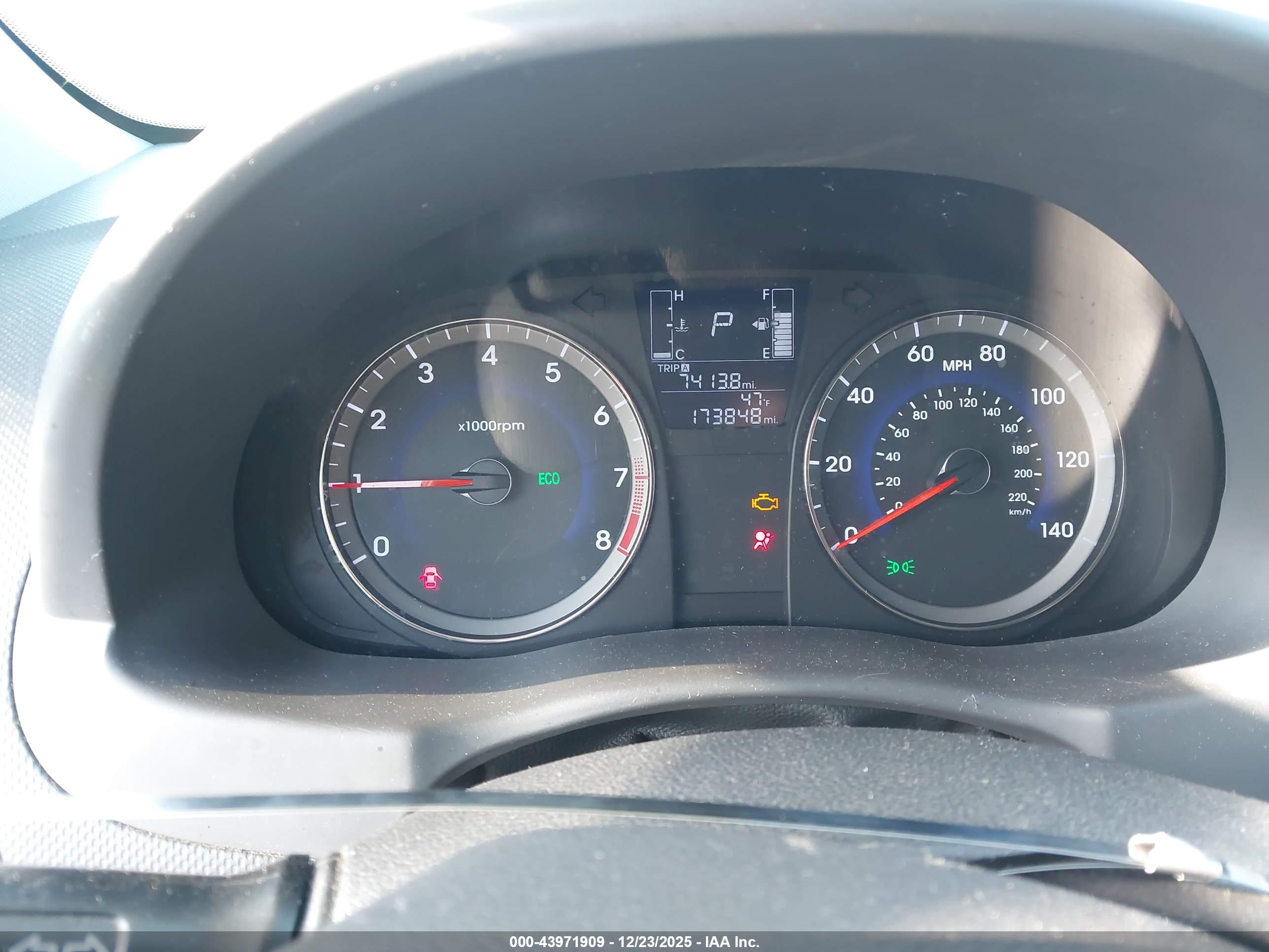 HYUNDAI ACCENT image 7