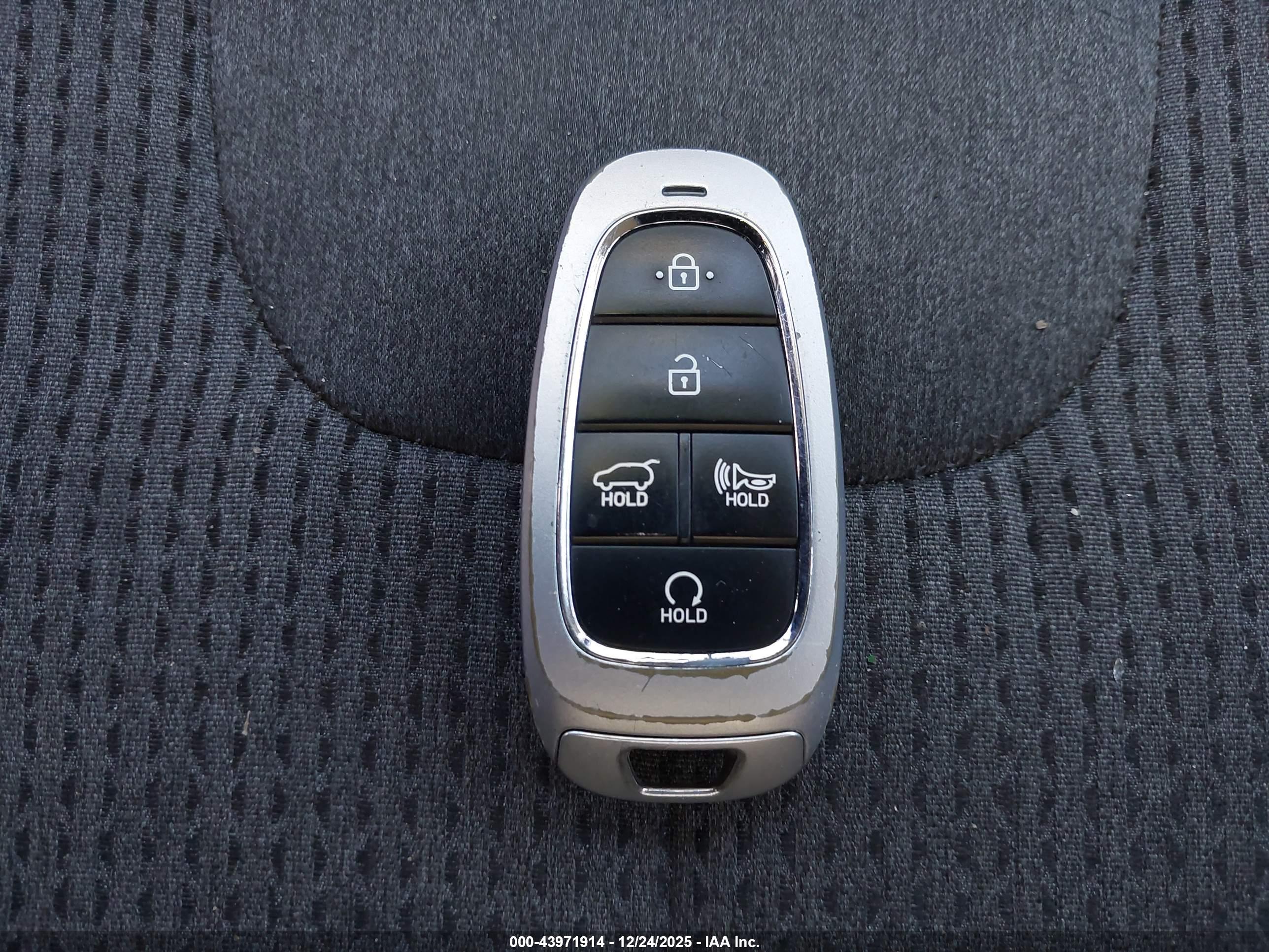 HYUNDAI SANTA image 11