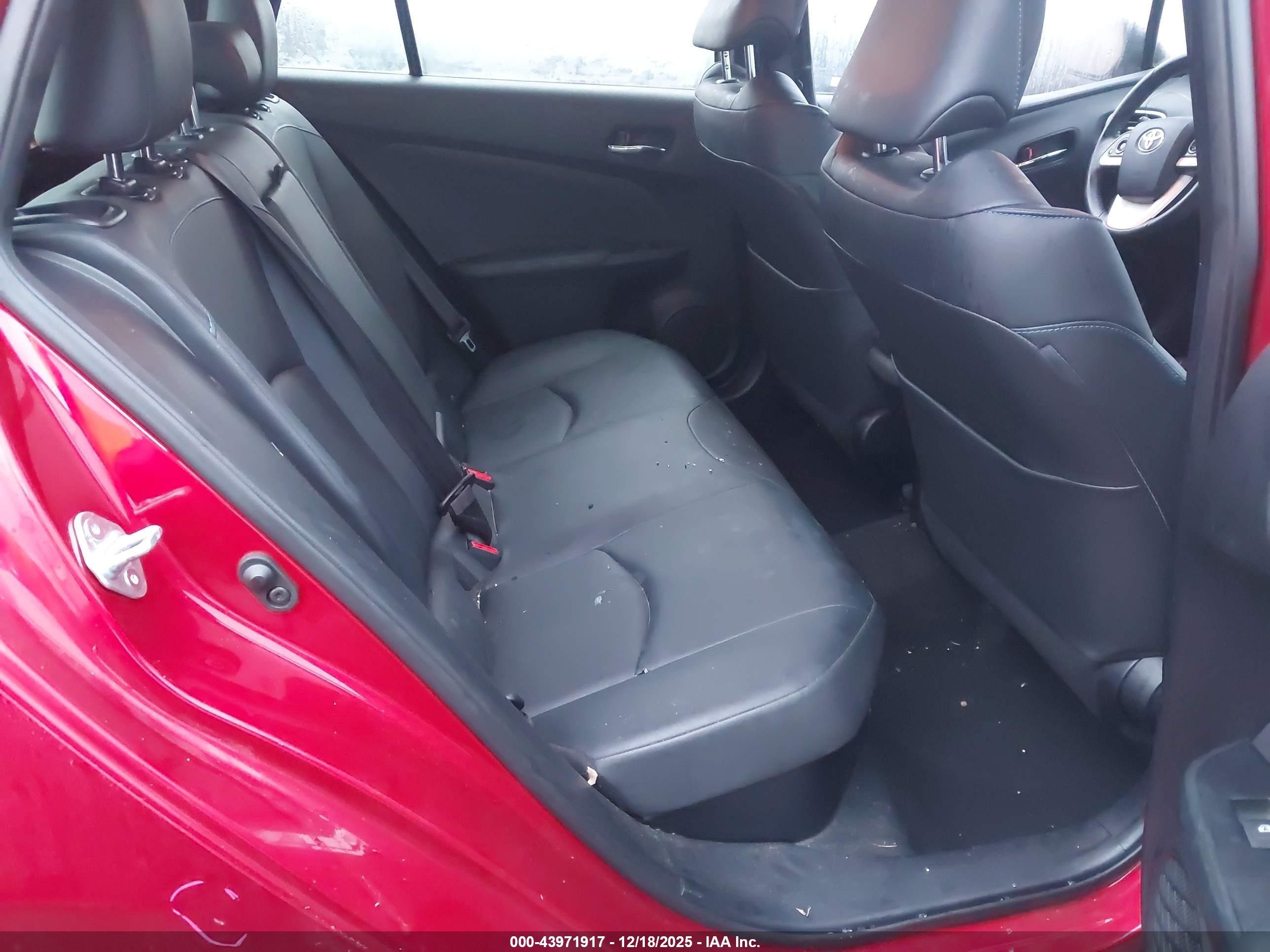 TOYOTA PRIUS image 8