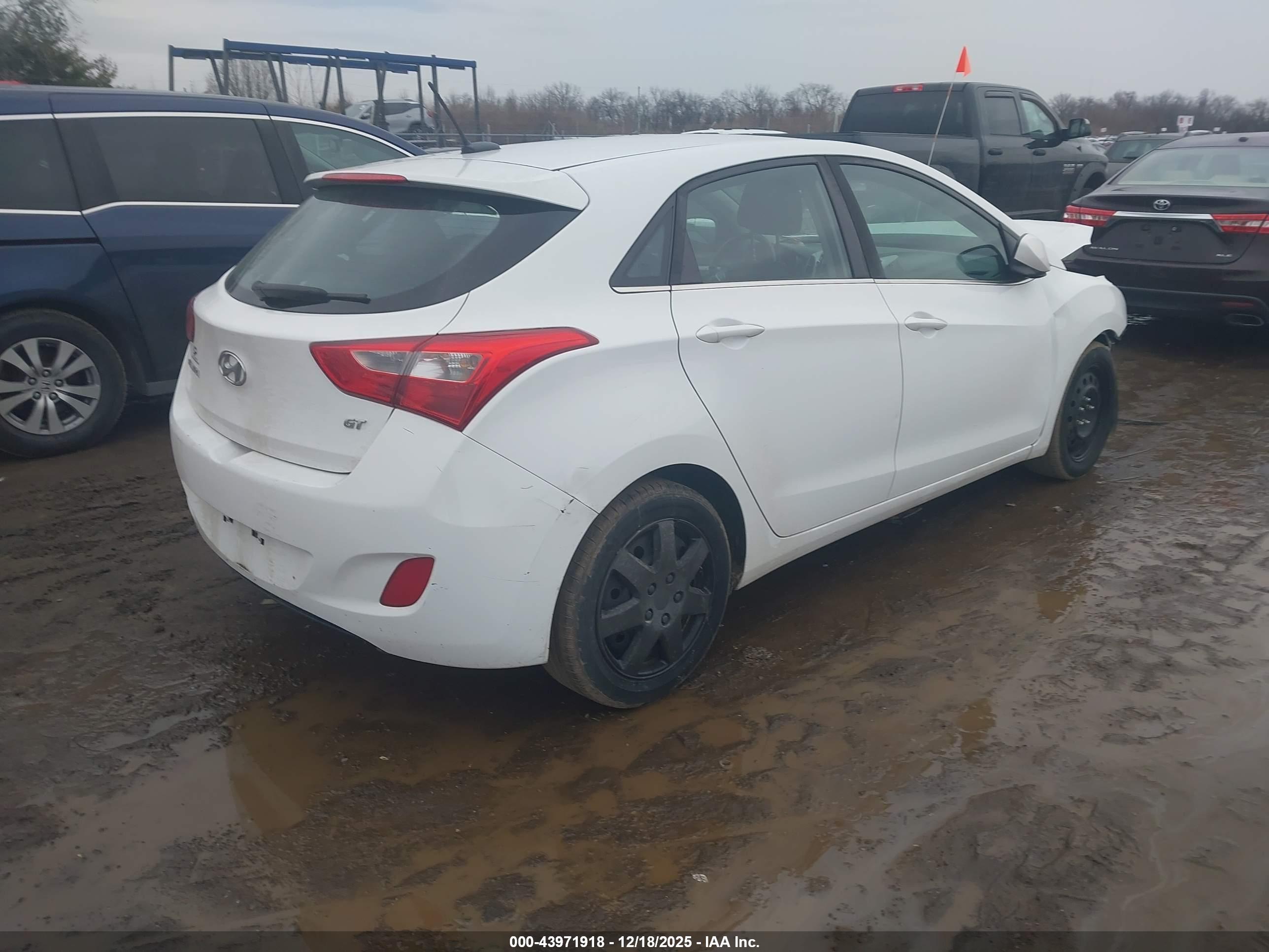HYUNDAI ELANTRA image 4