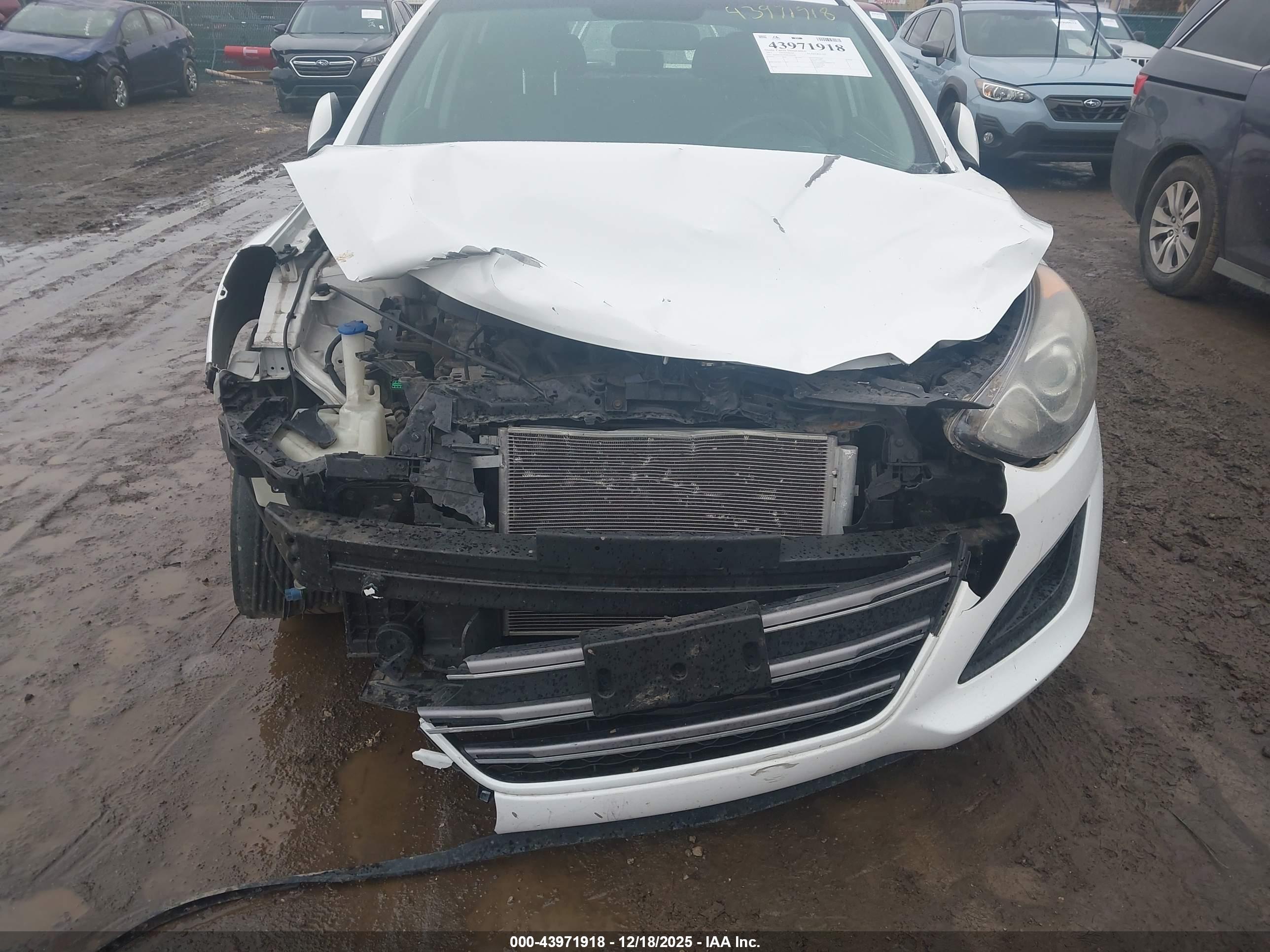 HYUNDAI ELANTRA image 6