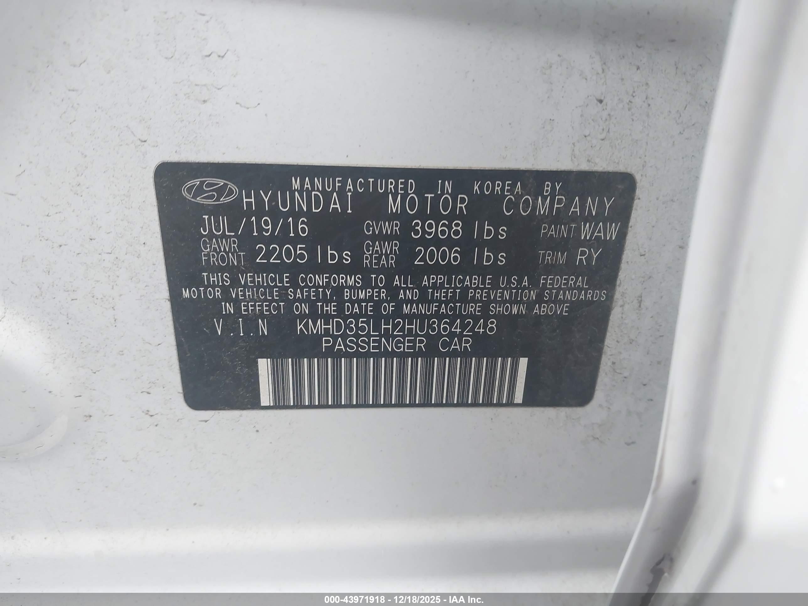 HYUNDAI ELANTRA image 9
