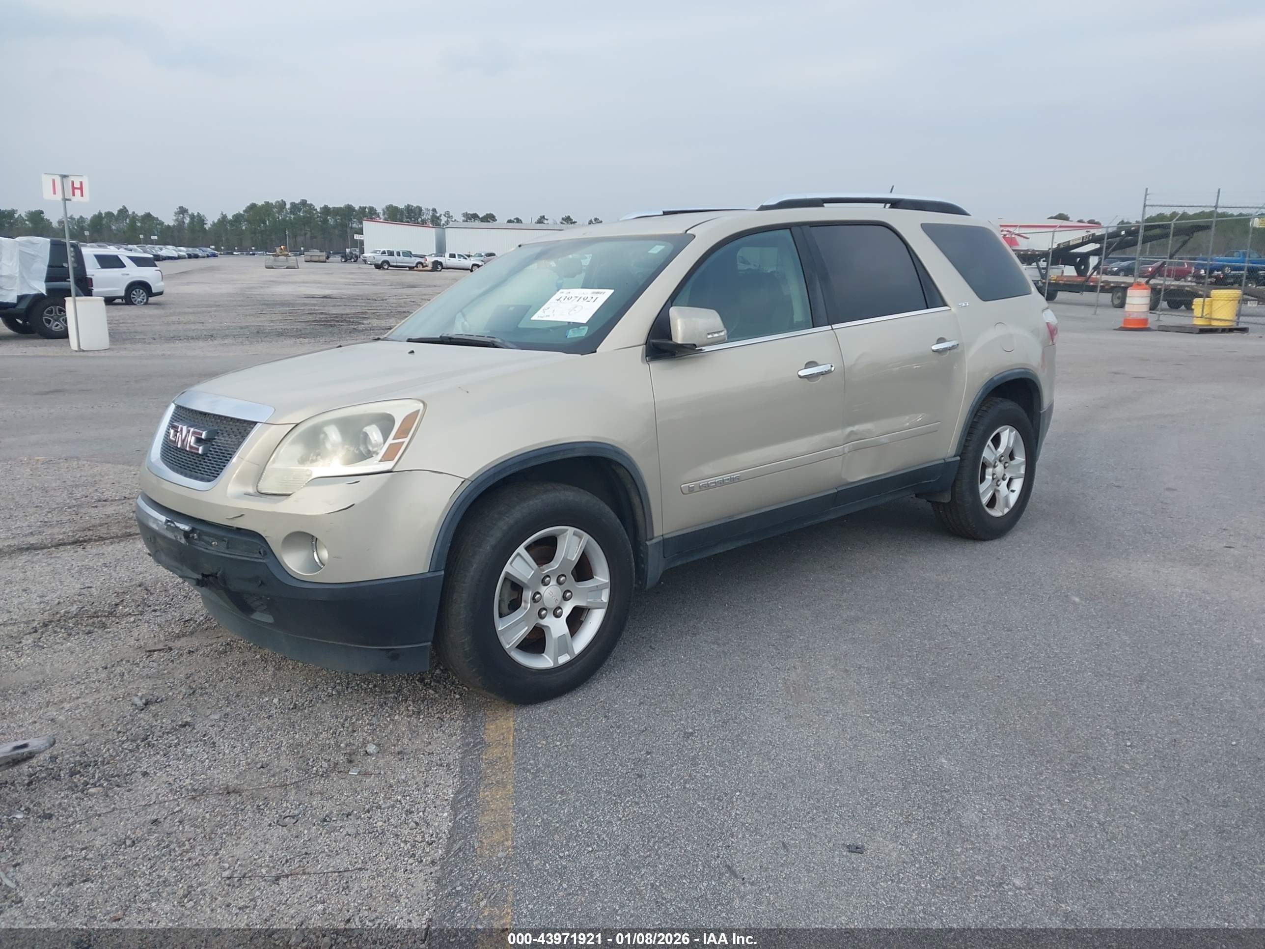 GMC ACADIA image 2