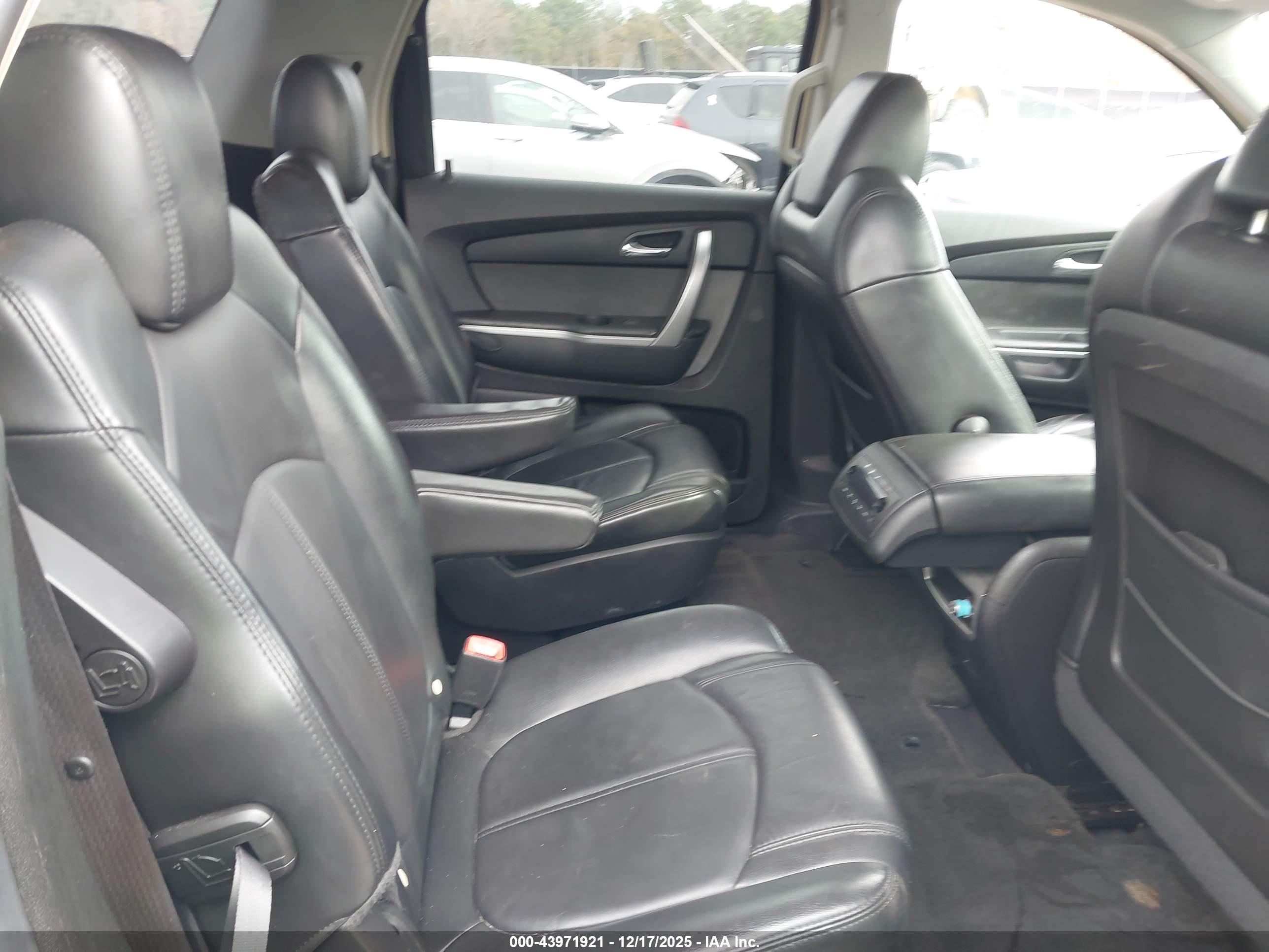 GMC ACADIA image 8